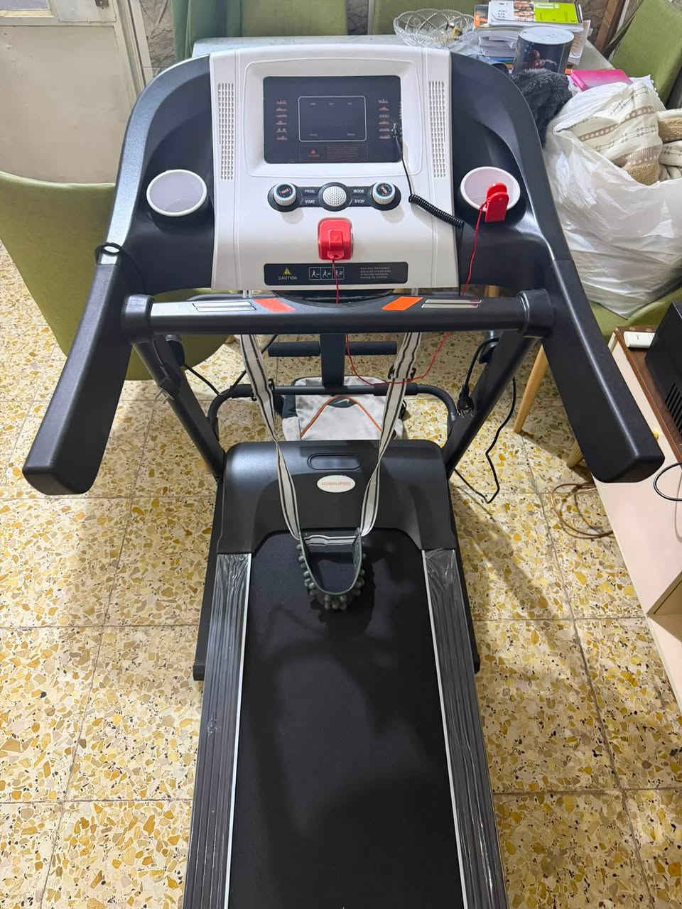 السلام عليكم جهاز جري جديد استخدام قليل صارلة ٢٥يوم ومأخذي قسط يتحمل 130كيلو حقيقي مكاني بغداد حي العامل  سعر ٤٥٠  وبي مجال بسيط ***********
