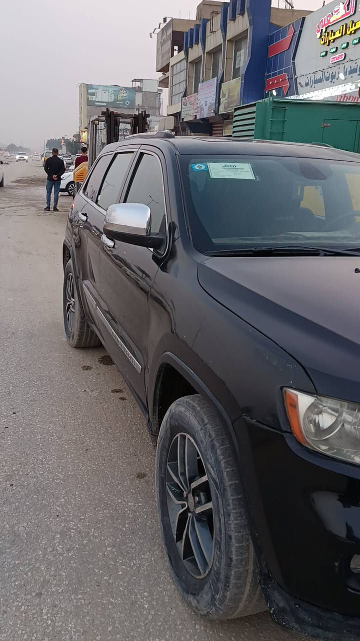 للبيع 
جيب شيروكي موديل 12 فول صبغ عام مكينه سته سلندر سياره جاهزه سعر 125وبيه مجال هذا رقم مالك السياره*********** عنوان نجف
