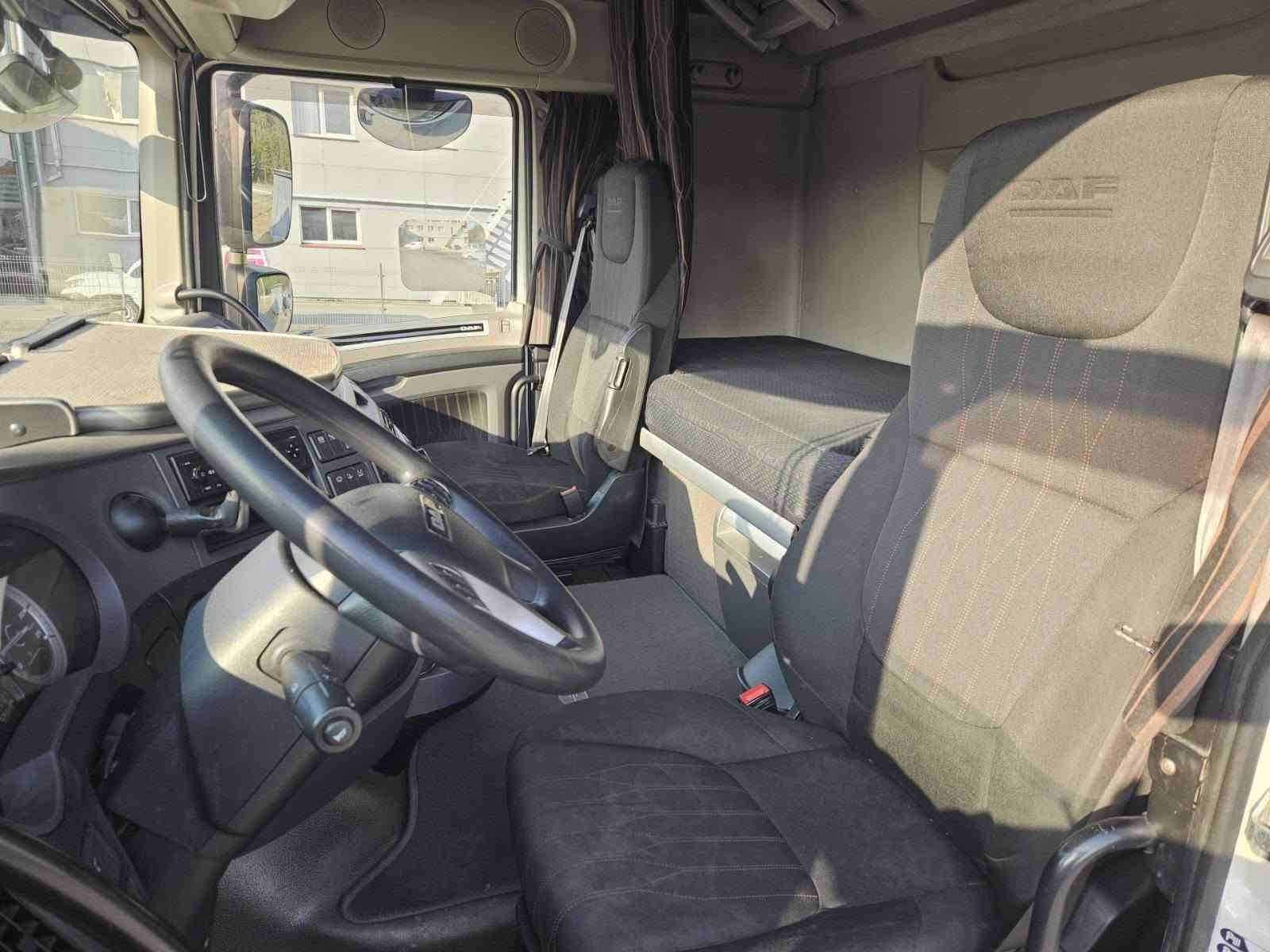 🚛 DAF XF 480 | موديل 2019 🇫🇮➡️🇮🇶
للبيع قاطرة DAF XF 480 موديل 2019، وارد من فنلندا 🇫🇮
السيارة حالية في فنلندا وقريباً تصل إلى أربيل 🇮🇶، بمواصفات أوروبية ومناسبة للعمل والنقل لمسافات طويلة.
🔹 المواصفات:
الماركة: DAF
الموديل: XF 480
سنة الصنع: 2019
المحرك: PACCAR MX-13
القوة: 480 حصان
سعة المحرك: 12.9 لتر
الانبعاثات: Euro 6
القير: أوتوماتيك TraXon – 12 سرعة
نظام الدفع: 4×2
الكابينة: Space Cab / Sleeper
الممشى: تقريباً 926,000 كم
بلد السيارة: فنلندا 🇫🇮
الوصول: أربيل 🇮🇶
⭐ وصف السيارة
قاطرة DAF XF 480 معروفة بقوة محركها واعتماديتها، ومناسبة جداً للنقل لمسافات طويلة. السيارة مختارة من السوق الفنلندي، وتتميز بمواصفات أوروبية ومحرك MX-13 بقوة 480 حصان مع قير TraXon أوتوماتيك.
السيارة حالياً في فنلندا، وقريباً تصل إلى أربيل.
🔍 الفحص والمعاينة متاحان عند وصول السيارة.
💰 السعر
السعر خاص للجادين فقط.
📞 للاستفسار والحجز
***********
***********
🇫🇮 فنلندا → أربيل 🇮🇶
🚛 DAF XF 480 — 2019
فرصة ممتازة لأصحاب النقل والشركات.
