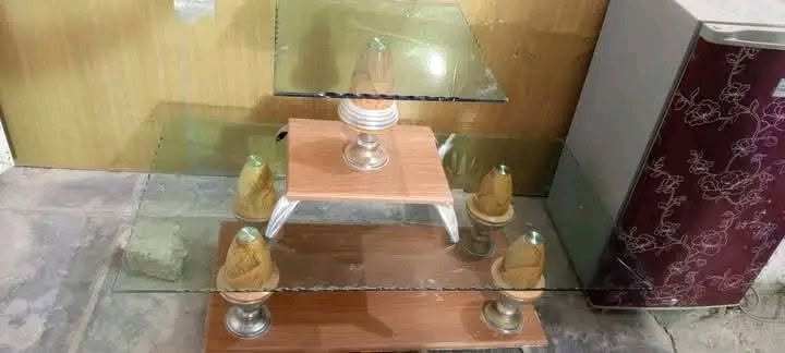 اغراض للبيع المستعجل 
تانكي جديد مابي اي ضرر ب60
ميز بلازمه ب30
بردات جدد مامستخدم ب15 الوحده 
طاولات زجاجيه 5 ب50
طاوله خشبيه ب25
