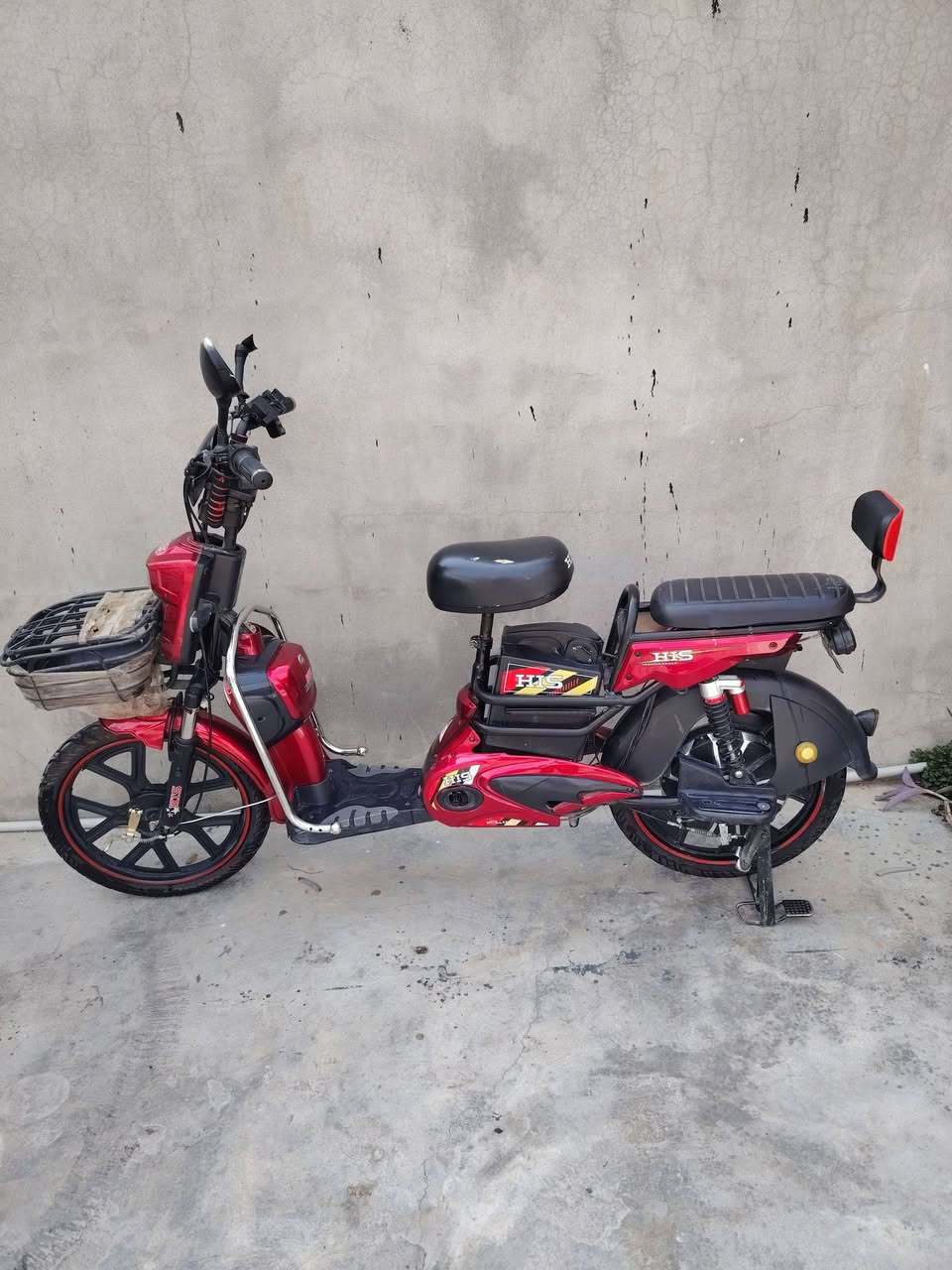 دراجة HIS موديل 25
.خمس بطاريات 60V
. محرك 1500w
. 2سويچ 2بصمة 
. تشغيل عن بعد 
. انذار سرقة 
. شاشة ديجتال بلوتوث 
. 4 سرعات سرعة 99
. لايت خلفي امامي اشاير رباعي هورن كله شغال
.  البطاريات يمشنه 20 كيلو 
السعر 225 بي مجال بسيط 
كركوك العروبة 
*********** واتساب واتصال
