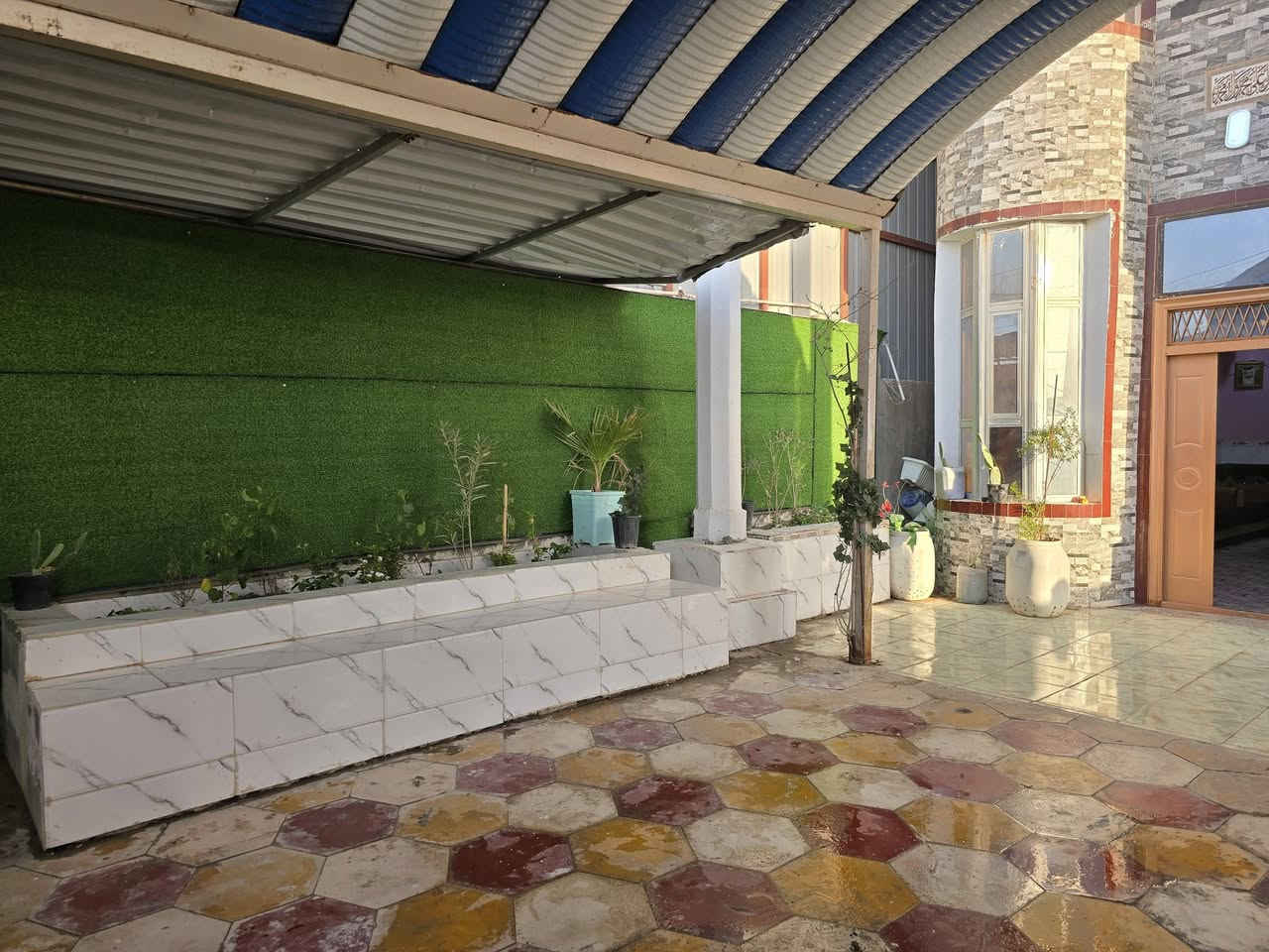 🏡 بيت للبيع – قضاء السوير (مركز القضاء)
🔹 بيت طابقين ركن
🔹 مقابل منتزه
🔹 قريب من:
3 مدارس 
ثانوية بنات و
مدرستين ابتدائية
📐 المساحة:
مساحة الأرض: 330 م²
مساحة البناء: 200 م²
🧱 تفاصيل البناء:
🔸 الطابق الأول:
غرفتين نوم
غرفة ماستر كاملة الخدمات (6 * 4 م²)
غرفة ثانية (5 * 4 م²)
استقبال
مجمع صحيات داخلي
مطبخ
براني بمساحة 7×4 م
مجمع صحيات خارجي
🔸 الطابق الثاني:
3 غرف نوم
غرفة ماستر (6 * 4 م²)
غرفة ثانية (5 * 4 م²)
غرفة ثالثة (7 * 4 م)
استقبال
صحيات
سعر البيع 160مجال بسيط
يرهم مراوس بعقار بالسماوة بيت او قطعة
🏪 مميزات إضافية:
محل خارجي مستقل
وللتواصل مع صاحب البيت مباشر الأتصال على الأرقام التالية ..
***********
***********
