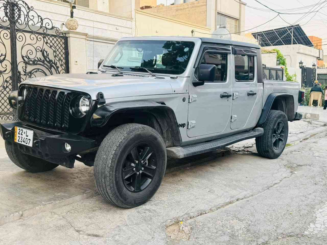 🚙 جیپ گڵادێتۆر ٢٠٢٢ - JEEP GLADIATOR 2022  
​[کوردی - KURDISH]
​● مۆدێل: ٢٠٢٢ (Sport S)
● ڕۆیشت42هەزار میل
● بزوێنەر: V6 3.6L (گێڕ و مەکینە بەشەرت و نەکراوەتەوە)
● سەنەوی و ژینگەی: تا ساڵی ٢٠٣١ تازەیە.
​تایبەتمەندی و تەعدیلات:
​تایەکان: قیاس ٣٥ی تازە (دیمەنێکی زۆر جوانی داوەتێ). 4 جووت تایە
​تەعدیلات: هەموو جوانکاری و تەعدیلاتێکی بۆ کراوە، بێ مەسرەفە.
​سێ پارچە سەقف و دەرگاکان لێ دەبنەوە.
​بسمە و لێخوڕینی دوور، شاشە گە،Apple CarPlay، کامێرا.
​تەبرید دوو پارچە، تەحەکەم سوکان، کارەبای ٢٢٠ ڤۆڵت.
​دۆخی سەیارە:
​تەنها چاملخی دواوە و دەرگایەک صبغە (بێ ناوەوە).
​بجم کەپس، بێ ئێرباگ (وێنەی حادیسە و ڕەقەم شاسی دانراوە).
​تێبینی: سەیارەکە چرکەی تێدا نییە، زۆر خاوێنە، هەموو شتێکی بەشەرتە و هی ماڵەوەیە.
​💰 نرخ: تەنها 255 وەرەقە ($255) و مەجالی تێدایە.

📍 ناونیشان: هەولێر
📞 پەیوەندی: ***********
​[العربية - ARABIC]
​● الموديل: ٢٠٢٢ (Sport S)
● العداد: ٣٦ الف ميل
● المحرك: V6 3.6L (كير ومكينة بشرط، ما مفتوح)
● السنوية: مجددة لغاية سنة ٢٠٣١.
​المواصفات والتعديلات:
​الاطارات: قياس٣٥ جديدة (شكل وحش).
​التعديلات: السيارة مجهزة بكافة التعديلات والكماليات، ما تحتاج اي مصاريف.
​سقف ٣ قطع وابواب قابلة للازالة.
​بصمة وتشغيل عن بعد، شاشة كبيرة، Apple CarPlay، كاميرا.
​تبريد قطعتين، تحكم ستيرن، مأخذ ٢٢٠ فولت.
​حالة السيارة:
​صبغ جاملغ خلفي وباب فقط (بدون دواخل).
​بجم كبس، بدون ايرباك (صور الحادث والشاصي موجودة).
​ملاحظة: السيارة جداً نظيفة، "چركة" ما بيها، استخدام منزلي ومكملة من كل النواحي.
فقط255$دولار) وبي مجال ومعاملة.
🔄
📍 العنوان: اربيل
📞 للاتصال:  *********** أربيل, العراق
