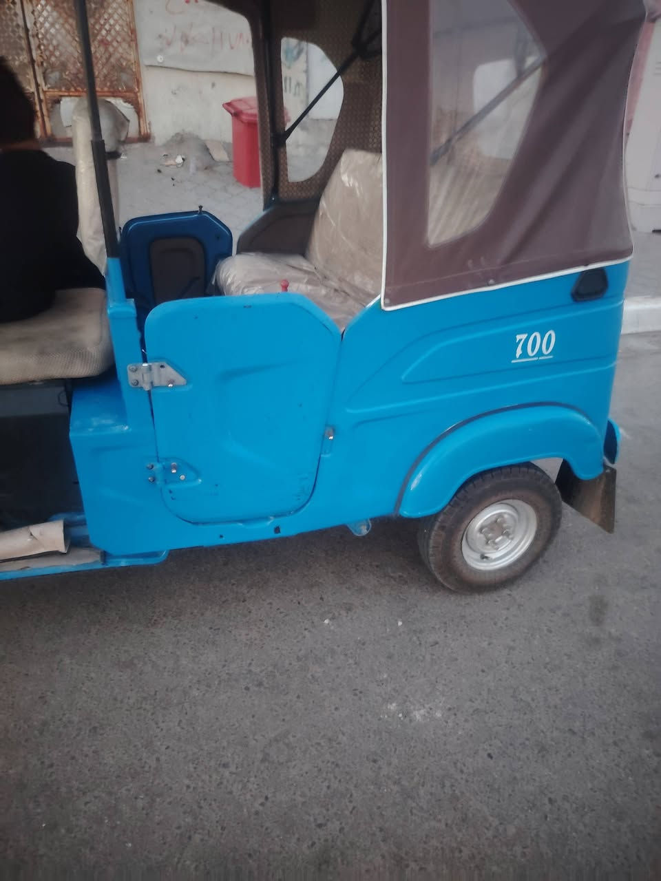 السلام عليكم تكتك للبيع موديل 21 رقم سنويه بصره حيانيه  السعر 7000 بها مجال  رقم الهاتف ***********
