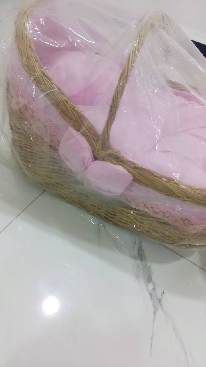 سلة طفل خشب مامستخدمه ابد بعده بجيسه جديده كلش سعره ٣٠ وبيه مجال مكاني كوت ***********
