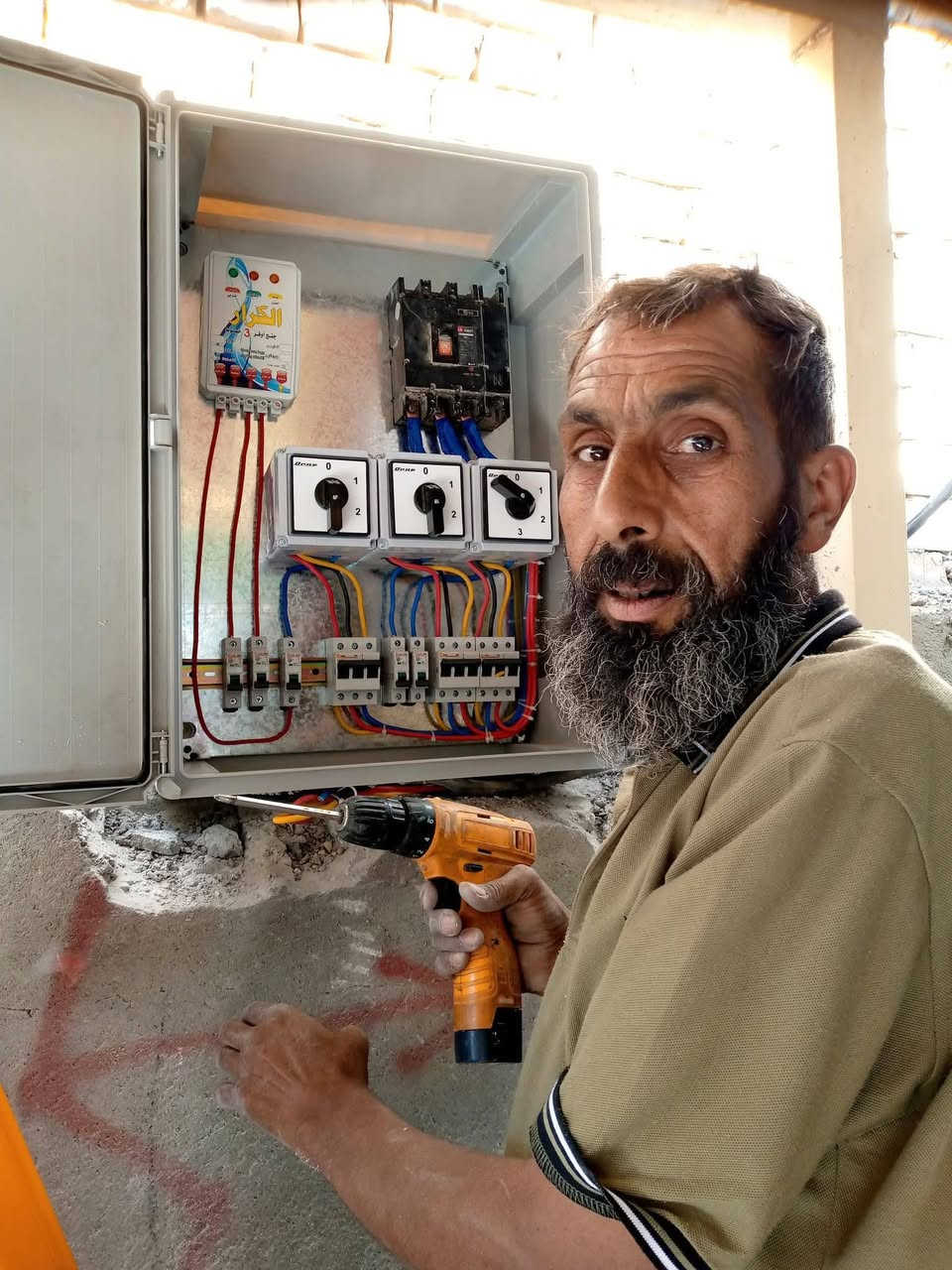 تاسيسات عامه كهرباء ماء مجاري 
باداره ابو محمد العجيلي 
***********
***********
