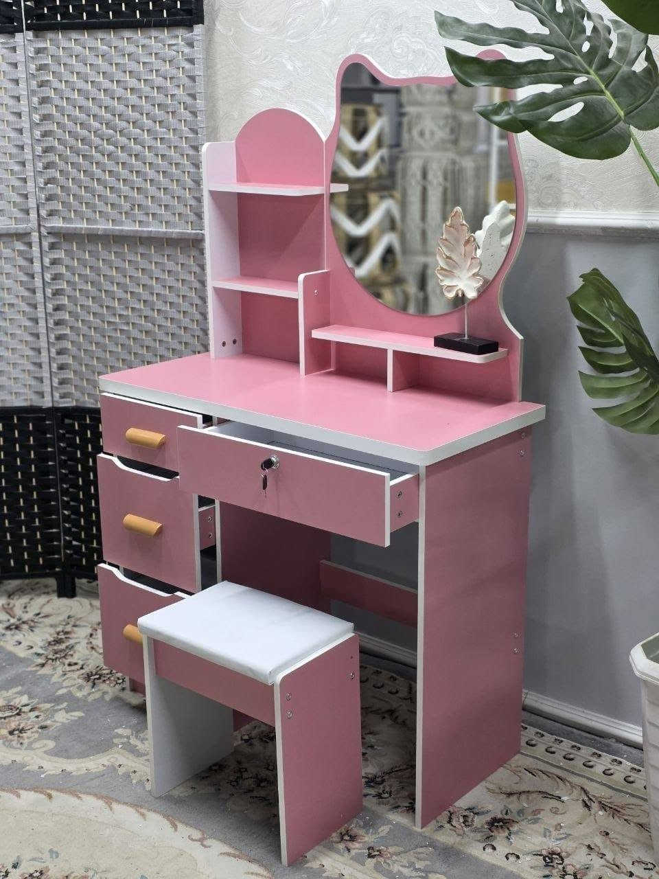 ✨ ميز تواليت بناتي يجنن مع طابورية ✨
***********💖 لمسة أناقة وفخامة لغرفة البنات بتصميم عصري وعملي 💖
✔️ ميز تواليت مع طابورية مريحة ✔️ تصميم أنيق يناسب مختلف الديكورات ✔️ خامات قوية وتشطيب مرتب ✔️ مثالي للمكياج والعطور والإكسسوارات
📏 القياسات: ▪️ العرض: ٨٠ سم ▪️ الارتفاع: ١٢٥ سم ▪️ العمق: ٣٥ سم
💰 🔥 السعر: 125 دينار فقط 
🚚 التوصيل مجاني لكل بغداد والمحافظات 🚛
💳 طرق الدفع: ✔️ نقد ✔️ كي كارد ✔️ زين كاش
📞 للحجز و الاستفسار #ميز_تواليت #ميز_بناتي #ديكور #أثاث #غرف_نوم #بغداد #العراق #عروض
