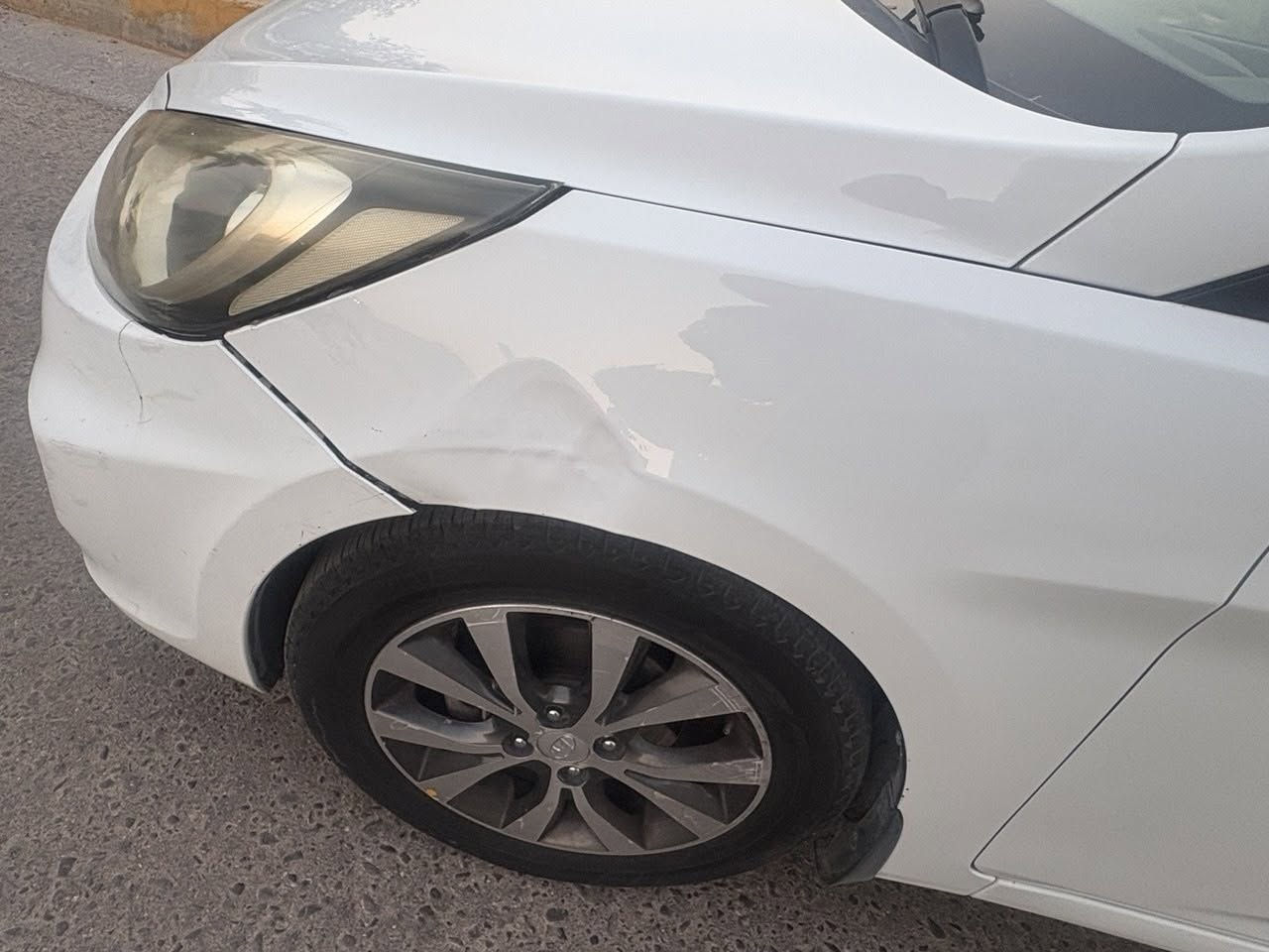 🚗 للبيع أكسنت 2015 خليجي – رقم بغداد
🔹 الموديل: هيونداي أكسنت 2015
🔹 خليجي – رقم بغداد انكليزي
🔹 الكير: أوتوماتيك 
🔹 المحرك: 1600 CC
🔹 التبريد: شغال وممتاز
🔹 فتحة سقف
🔹 كاميرا خلفية
🔹 شاشة
🔹 سونار
🔹 السيارة بها طخات خفيفة، موضحة بالصور.
💰 السعر: 100 قابل للتفاوض بحدود المعقول
📍 مكان السيارة: كربلاء
📞 للاستفسار: ***********
السيارة جاهزة للفحص والمعاينة.
