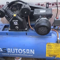 شباب عندي كمبريسر للبيع 07705449293