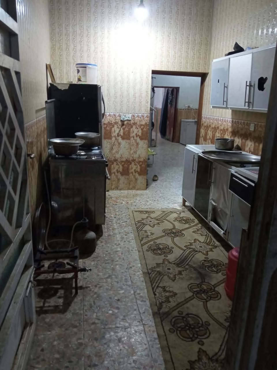 لبيع بيت ملك صرف مساحة  125 طابقين 4 غرف مكان أمن الداخلي مطلوب 60 مبادره مكان  تجاري شارع الضغط مكتب الجمعية العقار اتصل على *********** قل من طرف المندوبه ياعلي مدد  هاي امانه الله عندك ***********
