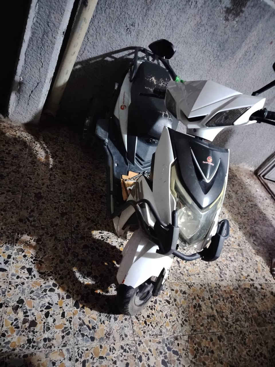السلام عليكم دراجة شحن سكنس ثلاثية بطاريه ليثيوم 72فولت ماشيه 8000 دراجة زيرو امانة الله معوز واريد ابيعها تفيد الاطفال وكبار السن والمعاقين وحتى تفيد الشباب دراجة امان وكلشي موجود بيها بصماتها وكلشي يخصها الي حاب يشتري سعرها مليون و100 وبيها مجال وهذا رقمي ***********
