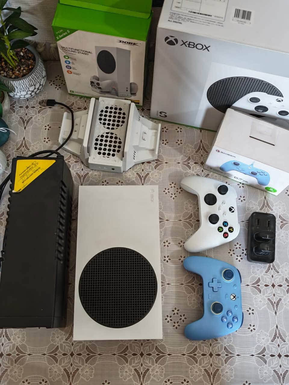 XBOX SERIES S للبيع (انتاج ٢٠٢٤)
الجهاز 1 تيرا (وليس ٥١٢)
كامل ملحقات مع الكارتونة ومع جميع الكيبلات الاصلية
نظافة 100%
ماداخل صيانة ولا مفتوح

السعر 620 الف وبي مجال (جهاز فقط)

وعندي ايضا ملحقات ابيعهم تريد تاخذها مع الجهاز او اذا اكو شخص يحب يشتريها
Ups farber 850 ✅
يدة gamesir g7 se ✅
بطاريات من دوبي قابلة للشحن ✅
قاعدة شحن كنترولر وتبريد للجهاز من دوبي ايضا وياها بطاريات ✅
حساب بيه لعبة resident evil 4 remake و لعبة lies of p وبيه سكنات بلعبة فورتنايت وروكت ليك ✅

السعر مع الملحقات يختلف ‼️
اذا حاب تاخذ الجهاز او الملحقات تواصل خاص وتدلل او عن طريق الواتساب
***********
