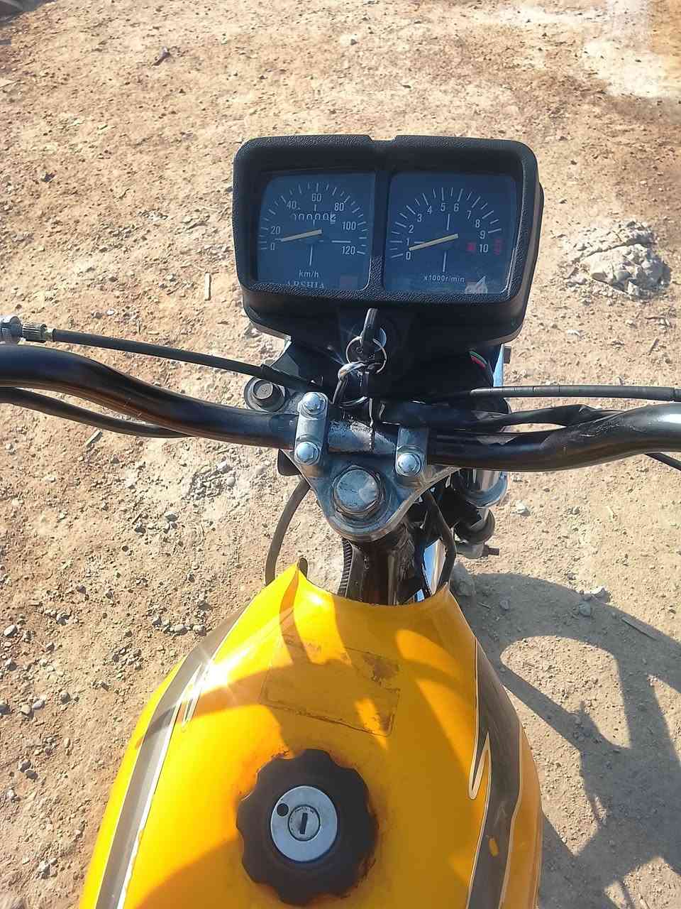 دراجه البيع نقص بس قمجي مال بانزين بس وبيه 5وراق مراوس راوس حسب قناعه عادي  بس شطلع بيه ما مسوال اكفلك سرقه وعشاير بس  بغداد بل مدينه سفسار وتساب موجود ***********
