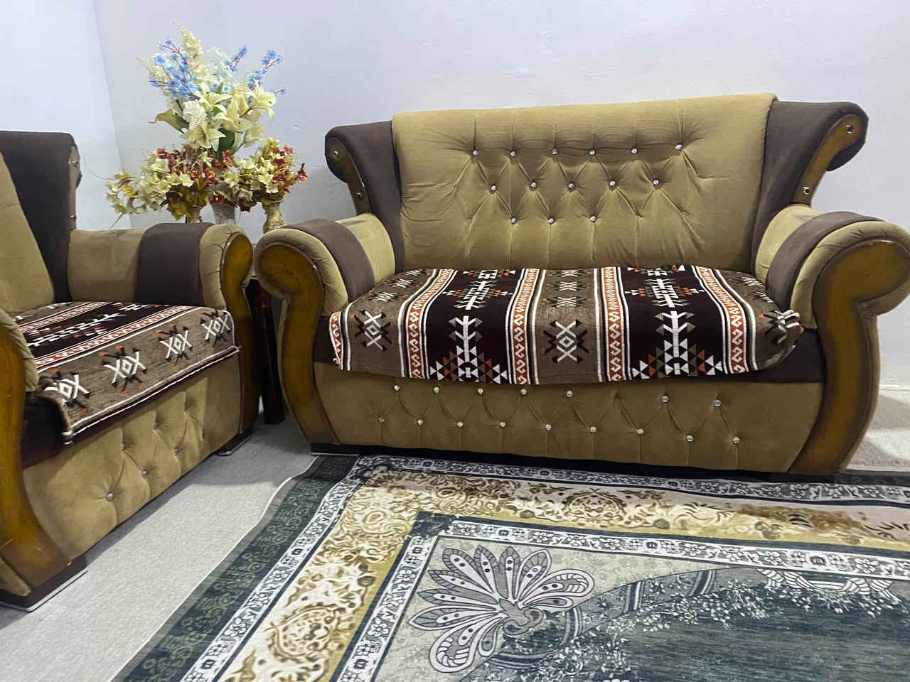 طقم ٥ قطع • ميز تلفزيون