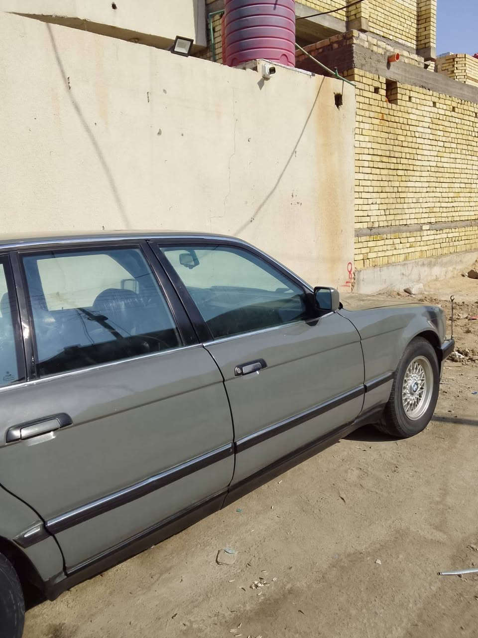 740i • موديل ١٩٩٣ • V8