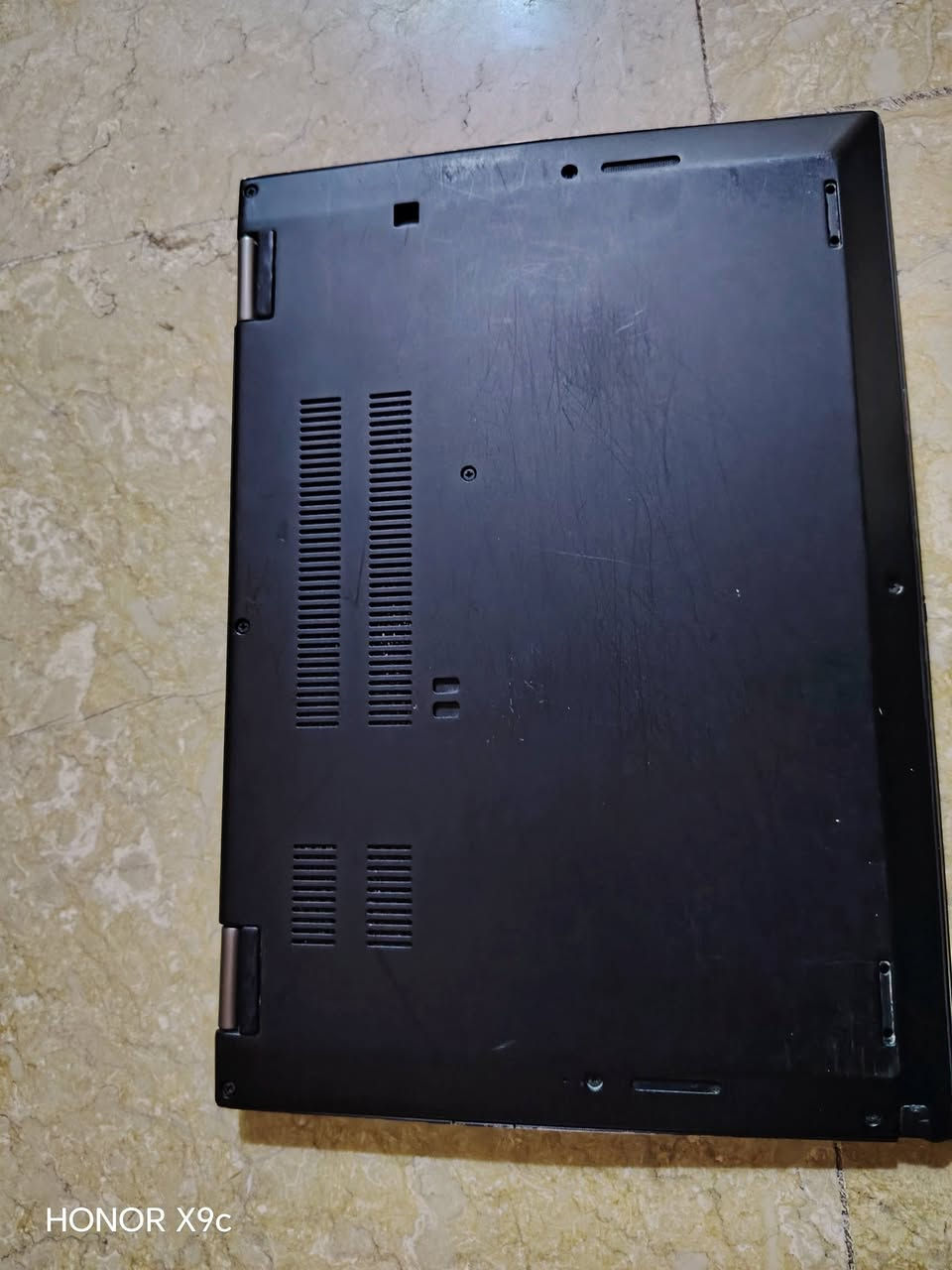 ​المعالج: Intel Core  i7 (الجيل الثامن)
الذاكرة العشوائية (RAM):  أو 16GB DDR4 (مدمجة)
​التخزين:  512 M.2 NVMe SSD
​الشاشة: 13.3 بوصة FHD (1920×1080) IPS تعمل باللمس، قابلة للطي 360°
​القلم: ThinkPad Pen Pro مدمج وشاحن داخل الجهاز
​كارت الشاشة: Intel UHD Graphics 620 (مدمج)
​البطارية: 50Wh مع دعم الشحن السريع (Rapid Charge)
​المنافذ: Thunderbolt 3، USB-C، 2x USB 3.1، HDMI 1.4b، قارئ microSD، منفذ سماعات 3.5mm
​الأمان: قارئ بصمة + غطاء كاميرا ThinkShutter

الرقم:/ *********** واتساب فقط

نص مكتوب في الصور:
- HONOR X9c
