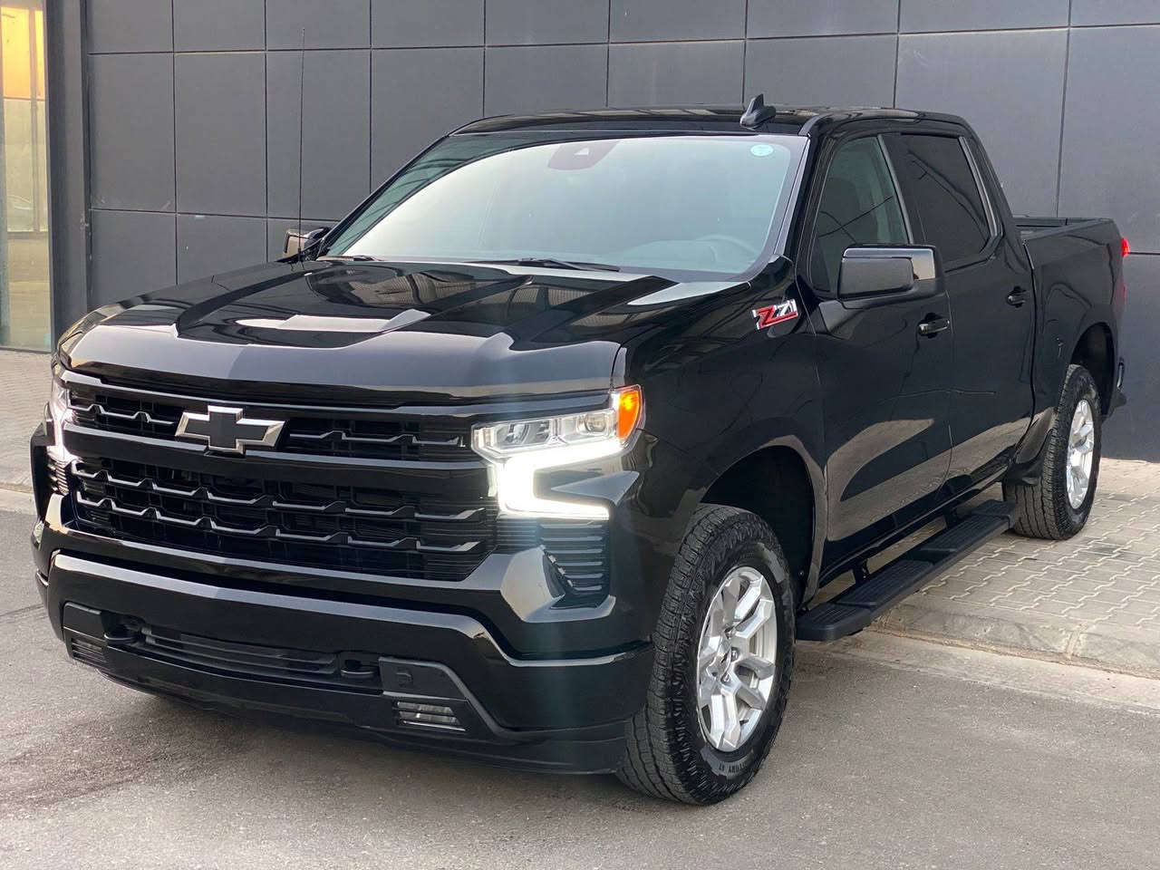 Chevrolet silverado Z71 V8 5.3L ***********
ڕەنگ ڕەش مواسەفات . بەسمە . شەغال . شاشە گەورە و ئەلیکترۆنی . گێر تەخت . کوشن کارەبا . دەبڵ اکسل . کوشن هیتەر . ڕاداری پێش و لاتەنیشت . برێک بەسمە . دەرگا 3 پارچە . خەتی جادە . ئۆتۆ ستۆپ . دەرگا موکەبەرە . 8 پستۆن مەکینە 5.3 مەرخوب . تەنها 4 هەزار ڕۆشتوە . بەس بۆنید بۆیاخە ناوی نەگرتوە 3 مانگ کاتی لەگەڵا . سعری 370$$ 
شوێن سلێمانی السليمانية, العراق
