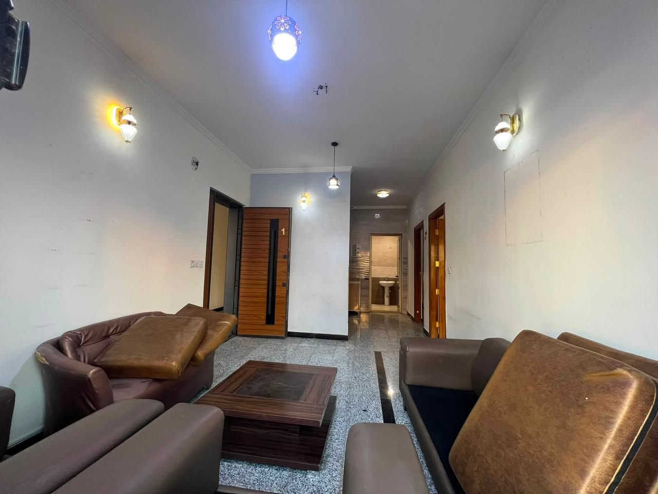 #شركة_ارض_ادم_للوساطة_العقارية
🏠 شقة للإيجار – موقع مميز

📍 الموقع: زيونة – محلة 714، قرب شارع الربيعي

✨ المواصفات:
• طابق أرضي
• غرفتين نوم
• صالة
• خدمات
• ⁠
📌 موقع مميز وقريب من شارع الربيعي

للتفاصيل والاستفسار يرجى الاتصال:

📞***********

📞***********
