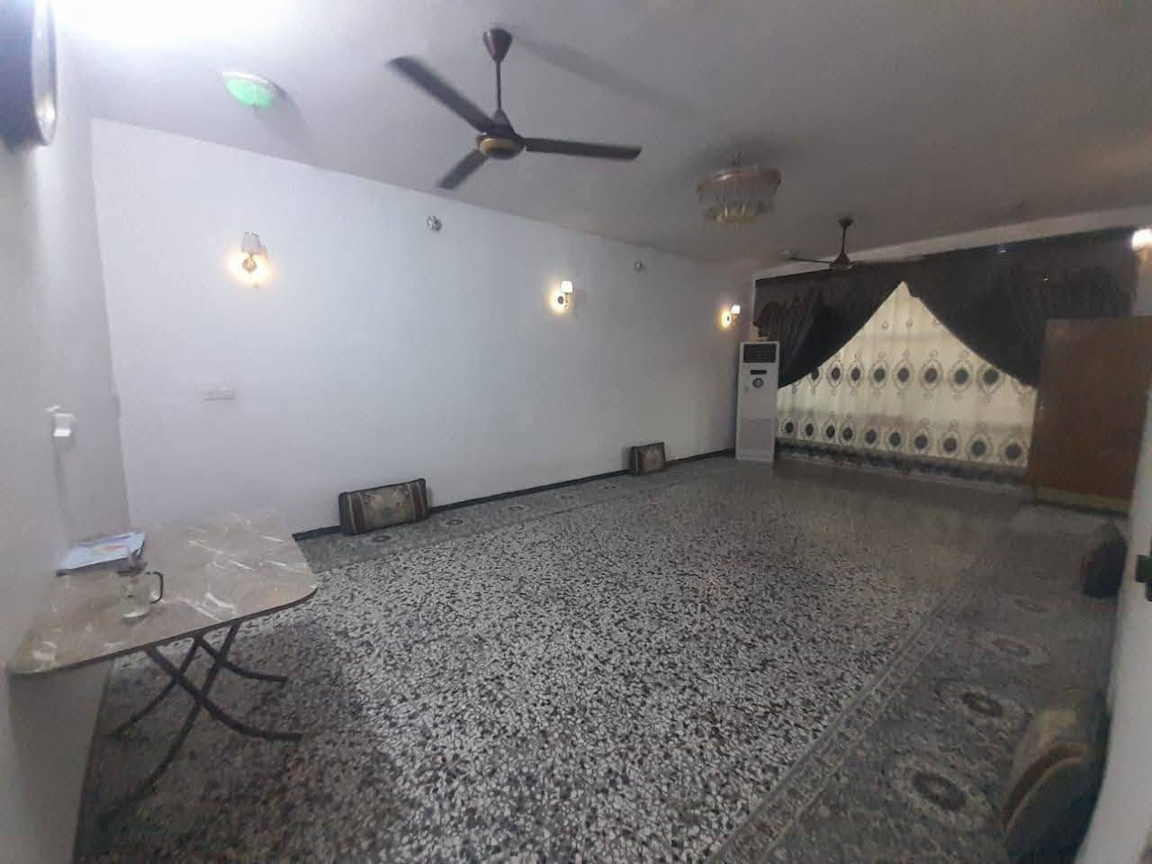 دار سكن للبيع مساحته ( 400 م )
واجه ( 19م * 21،5م ) طابو زراعي سند / 25 المساحة الكليه للسند ( 1،5 دونم ) بناء طابوق 🧱 سنة 2018 
يحتوي البيت على :- أستقبال وصاله ومطبخ سيراميك وغرفة نوم عدد 2 وصحيات داخليه وخارجيه وكراج سياره وحديقه جانبيه ارضية البيت كاشي سليمانية والجدران سيراميك 
متوفر جميع الخدمات وقريب على سوق أبو غريب 
السعر / 150 مليون وبيه مجال للجاد بالشراء ( البيع مكاتبه مصدقه من كاتب عدل )
العنوان / بغداد- ابو غريب - الناحيه - البستان - قرب جامع الحسن 
للأستفسار أكثر يرجى الاتصال على الارقام التاليه:-
*********** أتصال + واتساب 
*********** أتصال 
مكتب الديار للوساطة العقارية ( أبو عمر الزوبعي ) 
عمولة المكتب ‎%‎1

