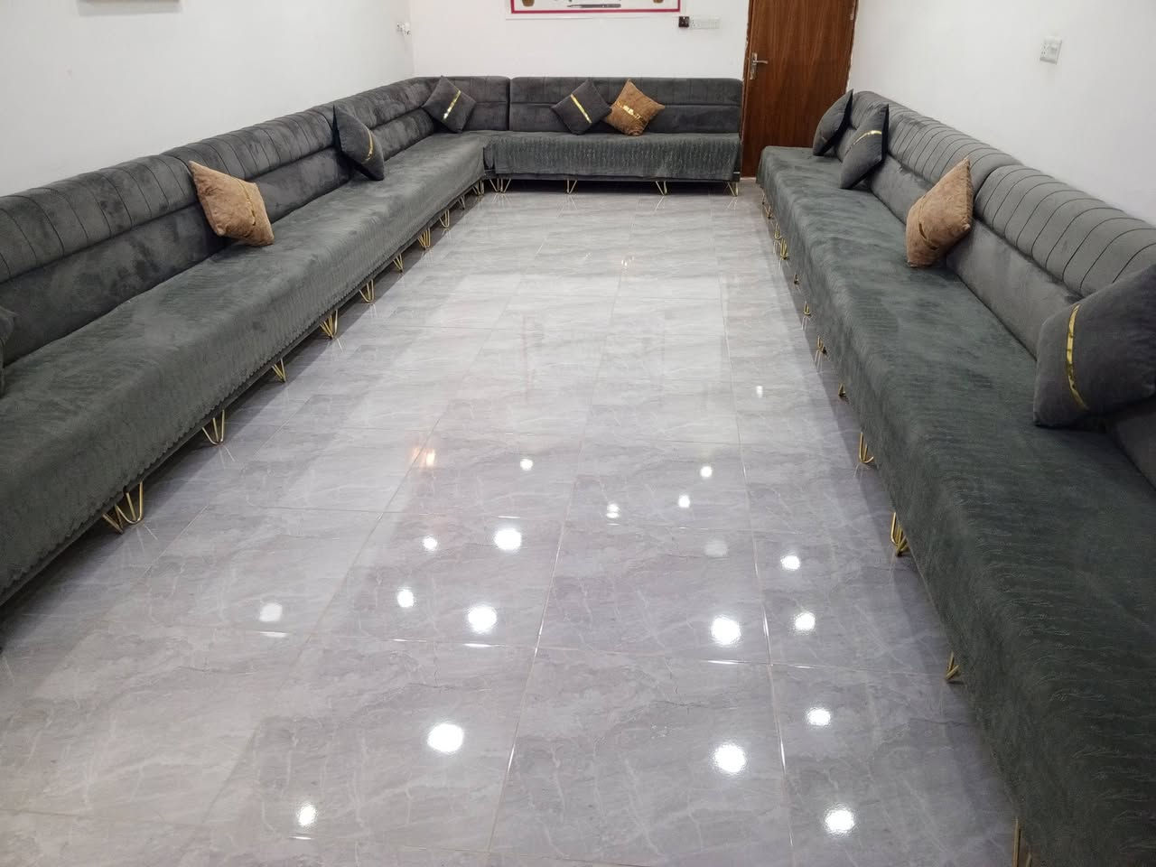 دار ملك 200م طريق جديده ركن قرب اسواق السجاد طابق ارضي مطبخ حار بارد 4غرف نوم ستقبال 5 في 10صاله4في10 صحيات خارجي وداخلي
طابق ثاني مشتمل معزول بابه وحد عن الباب الدار الارضي
***********
