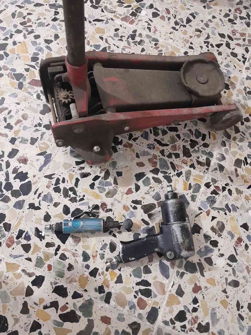 سلام عليكم خالعه اصليه ٥دوسات كمريسر هواء بانزين وكهرباء كلش نضيف بي ماطور كهرباء اصليماملفوف العنوان كربلاء الحولي ***********
