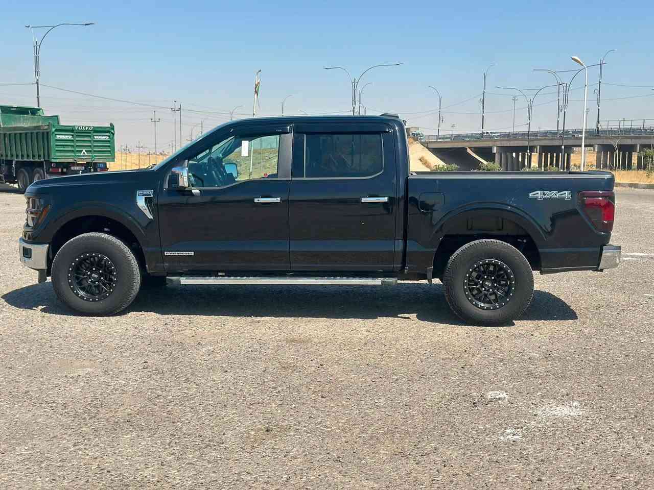 من رخصة الادمن
Ford F150 موديل 2025 XLT
3.5L PowerBoost V6

Hybrid

• قوة 430 حصان

• عزم 773 نيوتن.متر

• ناقل حركة أوتوماتيكي 10 سرعات

• نظام دفع رباعي 4x4

• شاشة لمس 12 إنج

Apple CarPlay & Android •

Auto

٠ كاميرا محيطية 360 درجة

• رادارات 360 درجة

• حساسات أمامية وخلفية

• مثبت سرعة

• تشغيل السيارة عن بعد

(Keyless Entry 

• مقاعد قماش مخمل فاخر

• مقود متعدد الوظائف

٠ مرايا كهربائية

• نظام المحافظة على المسار

• نظام التحذير من الاصطدام مع التوقف الاضطراري الأمامي والخلفي

• نظام مراقبة النقطة العمياء

• سحب قوي وقدرة عالية للتحميل والقطر

• 7 وضعيات قيادة

• ممشى 15000 كيلو متر

• جنوط ( ويل ) امريكي

• كير تعليك

• كشنات تدفئة

• تبريد مركزي

• عدادات سرعة شاشة الكترونية

• ترفيع السيارة 2.5 انج

• رقم فحص مؤقت يترقم كل المحافظات

• منافذ كهرباء داخل السيارة 20 امبير و داخل البودي 30 امبير

• شحن موبايل لاسلكي

• فتحة خلفية في الجام الخلفي كهربائي 

• بعد مواصفات خير من الله 

• صور الضرر مرفقة 

• بابين امبدلات بلادي

• ايرباك فقط التكمة طاك بدون ستيرن و دشبول

للتواصل و معرفة تفاصيل اكثر

*********** 

واتساب
