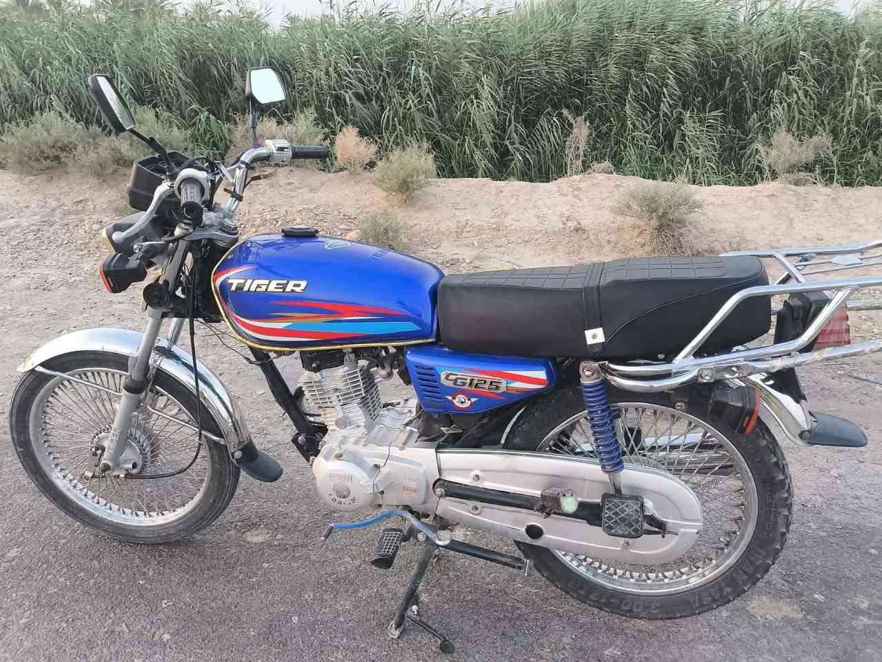 تايكر موديل 22 اوراق كامله بيها شلعه تخبل السعر 500 وبيها مجال اتصال ***********
