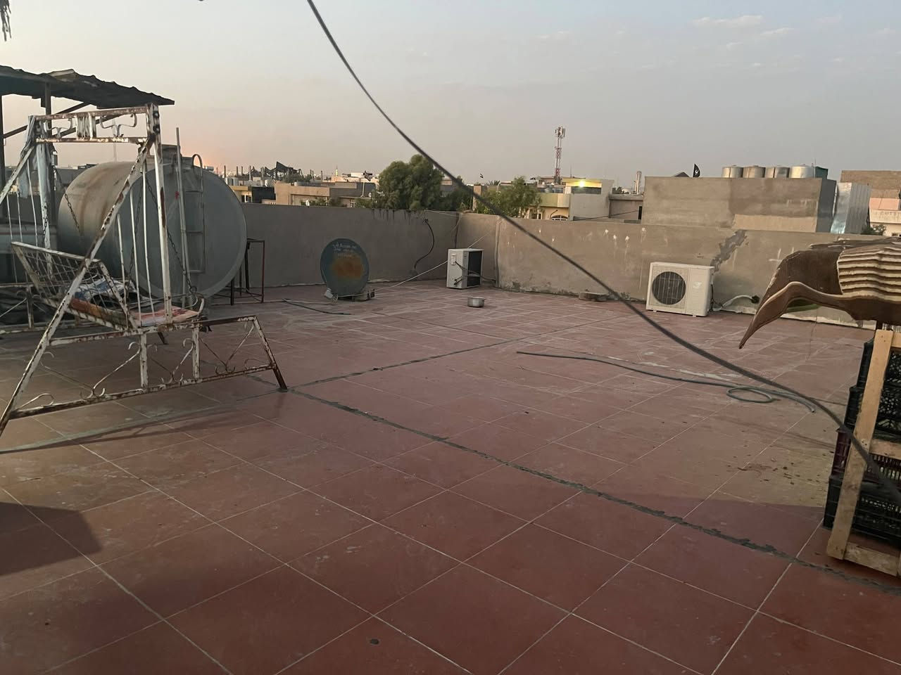 المسا حه 167 حي الوحده طابقين السعر مناسب 150 بي مجال قليل ***********
