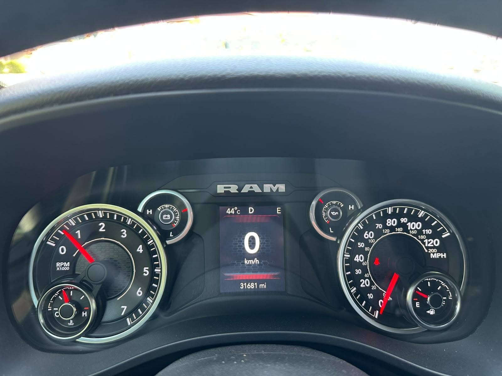 🔥 Dodge RAM 1500 موديل 2023 🔥
✅ محرك 3.6L V6 eTorque
✅ قير أوتوماتيك 8 سرعات
✅ دبل (4×4)
✅ بودي قصير – باب كبير (Crew Cab)
✅ بصمة تشغيل
✅ تشغيل عن بُعد
✅ شاشة لمس 8.4 إنش
✅ Apple CarPlay & Android Auto
✅ كاميرا خلفية
✅ مثبت سرعة
✅ حساسات خلفية
✅ جنوط ألمنيوم
✅ تحكم من المقود
✅ زجاج ومرايا كهربائية

حالة السيارة:
🔹 بدون إيرباكات
🔹 حافة بونيد
🔹 جاملغ
🔹 باب واحد صبغ

💰 السعر: 280 ورقة وبيه مجال وين من يعجبك افحص 
اتصال. ***********
واتساب. ***********
