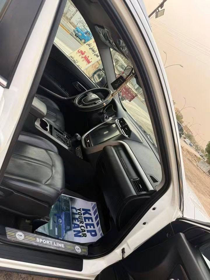 📢 وجبة الـ SUV العائلية ع السريع.. FAW X80 موديل 2021 للبيع  🇨🇳🔥

للباحثين عن الفخامة، المساحة، والمواصفات الحديثة بسعر مغري جداً، سيارة مرتبة وجاهزة للاستخدام اليومي فوراً:

🔹 الـمـواصـفـات الأساسية:
* النوع: فاو إكس 80 (FAW X80).
* الموديل: 2021.
* المحرك: 2000 cc.
* ناقل الحركة (الكير): أوتوماتيك 6 سرعات.
* الفئة: SUV عائلية مرتفعة وعملية.
* الرقم والملكية: بغداد

✨ الرفاهية والمواصفات (فول كامل):
* فتحة سقف بانوراما واسعة 🌅.
* بصمة تشغيل بلادية + بصمات دخول ذكي للأبواب.
* شاشة عملاقة قياس 11 إنج.
* مقاعد جلد فاخرة + تدفئة بالمقاعد.
* كاميرا خلفية + حساسات أمامي وخلفي.
* مثبت سرعة (Cruise Control).
* مرايا جانبية كهربائية شفط.
* إضاءة ليد زنون + كشافات ضباب.
* نظام صوتي فخم (8 سماعات عالية الدقة) 🔊.
* أنظمة أمان متكاملة: (ABS + ESP + TCS + TPMS لمراقبة ضغط الإطارات + سايد بريك إلكتروني).تفاصيل خاص او اتصل ***********

#ع_السريع_للسيارات #FAW_X80 #فاو2021 #سيارات_العراق #SUV_عائلية #للبيع #مراوس
