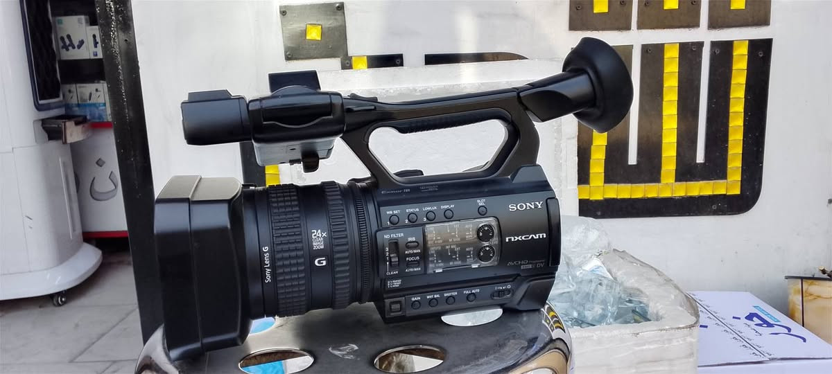 كامرة سوني فديو NX100
نظافة فووووول 
ملحقات :
حقيبة 
بطارية اصلية
شاحنة الاصلية
السعر 750 الف و بيهة مجال بسيط
مكاني بغداد 
***********
