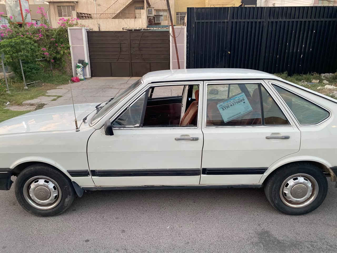 السلام عليكم برازيلي موديل 1987 السياره حلوه ونظيفه شغاله مكينه وكير جدد شرط التحويل مكاني بغداد السعر 28 وبيها مجال الرقم ***********
