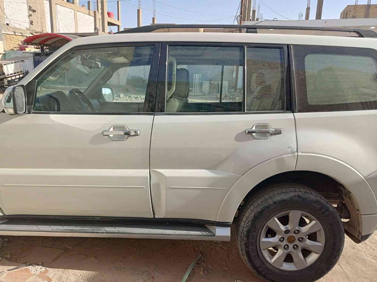 السلام عليكم باجيرو حبتور ٢٠١٠ ومعروفه مواصفات الحبتور ماداعي نذكرها السيارة مكفولة ماعدا بارد بالباب بسيط جدا مكانها النجف الاشرف السعر المطلوب ١١٥ مع المجال رقم الهاتف ***********
