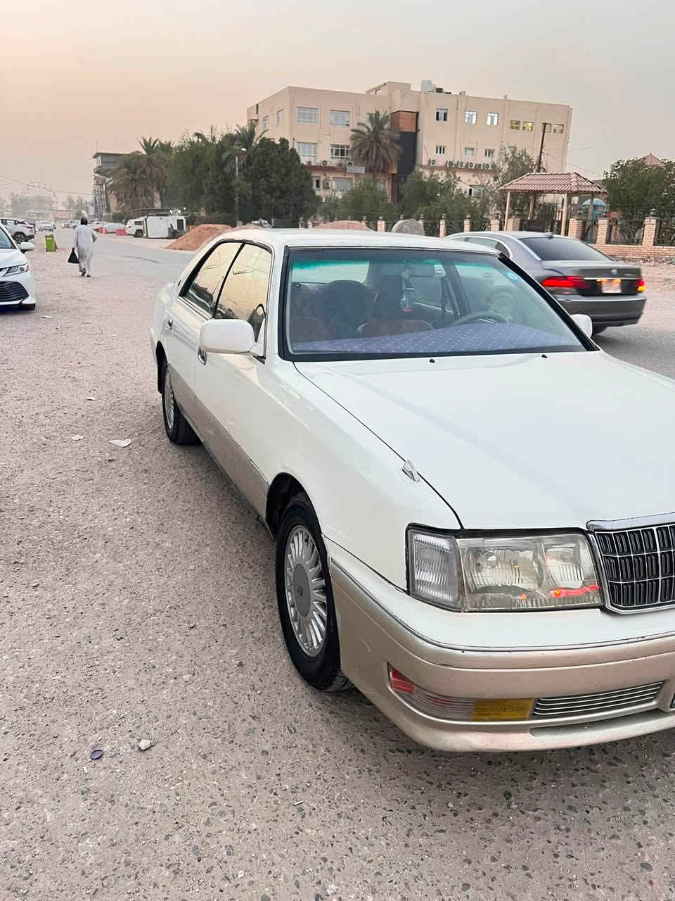 سلام عليكم 
راس الثور فلات للبيع
موديل2000
كفاله سياره من الكصه والنقل جثه والعيب الشرعي

سياره جانت تكسي ورجعوه خصوصي
تحويل ثاني يوم
مكينه جديده مشدوده
تخم تاير جديد
حداديه جديد
نقص بس وجه الكمريسر كايم تبريد شغال
التصال ***********
