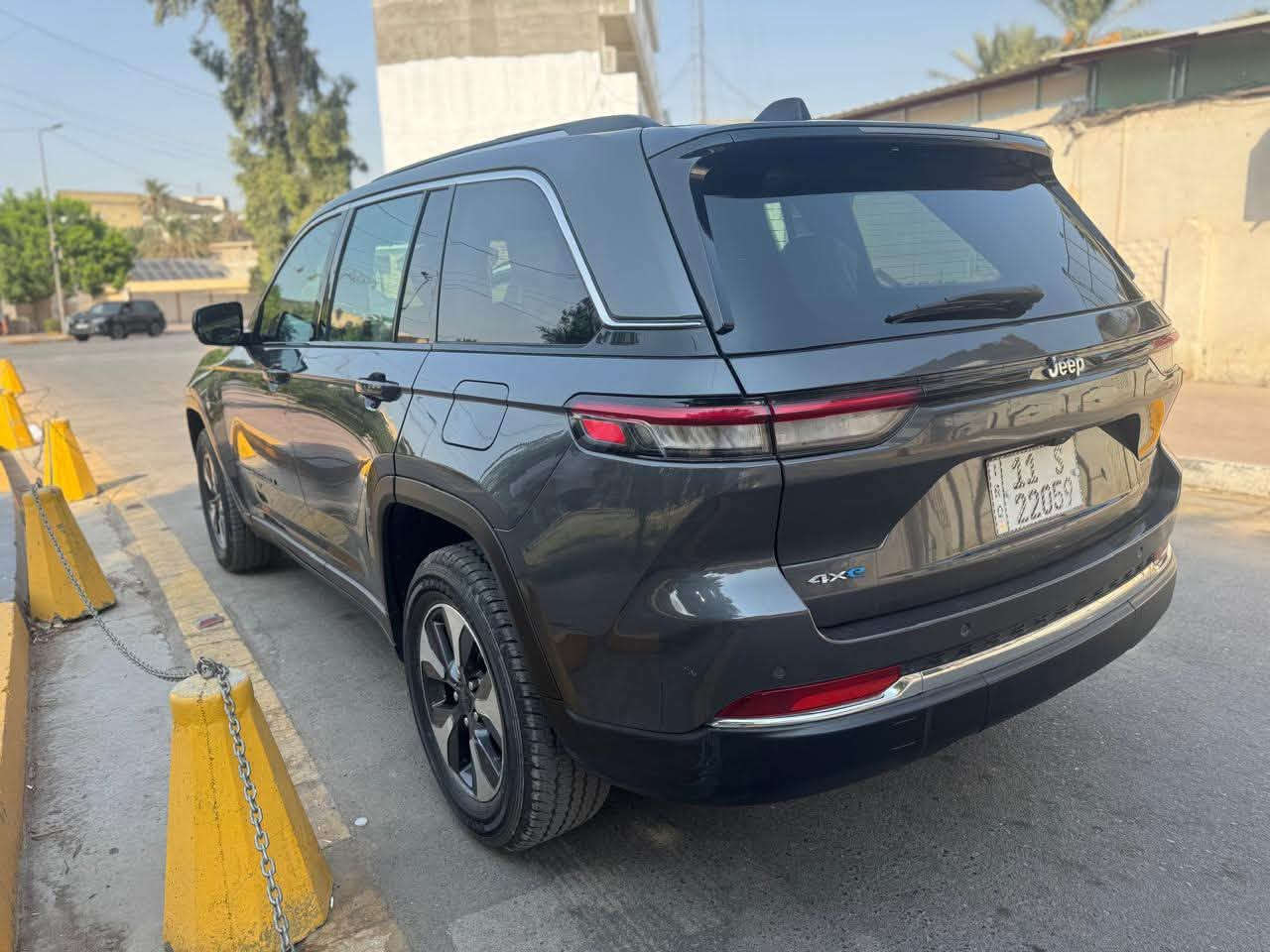 ‏  Jeep Grand cherokee 4xe  ٣شاشات
موديل 2024 4x4 هايبرد
🚗🚗ماشية ٤٦ الف 
الداخل لونين مطعم بصاج
إنارة داخلية LED 
5 راكب 
‎3 انضمة بنزين +هايبرد +كهرباء
#مواصفاتها
٣ شاشات
.بصمه تشغيل عن بعد
.دمام خلفي
.كشنات جلد
.كشن السايق ميمري
.كشنات كهرباء
.صندوق كهرباء
.حساسات خلفيه 
. قطعتين تبريد 
.اشاير بالمري
.رادار امامي
.رادارات 360
خمسة وضعيات قياده
. بنوراما فتحتين
. كير ماوس
. نظام منحدرات
. هيترات بالكشنات 
.ويل كب كروم
.لايتات لد
.بكلايت لد
.كشافات
.بصمة ابواب
. نضام توقف ذاتي
فول مواصفات 1/1  بعد بيها مواصفات
السعر 28000 وبيها مجال 
للاستفسار اكثر الاتصال على الرقم

***********
