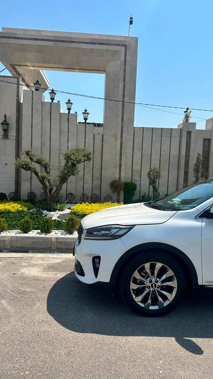 السلام عليكم
كيا سورينتو 2019 خليجي للبيع فووول 1/1
بيها بنيد فقط
رقم بغداد بأسمي 
محرك 6 سلندر 
بانورما وفتحة بالسقف 
دفع رباعي 
7 راكب جلد 
ارضيات جلد
اشاير ترحيب 
دوسات ترحيب
مري شفط
اشاير بالمري
جنطة كهرباء
تدفئة وتبريد مقاعد اماية 
وتدفئة مقاعد خلفية
3 قطع تبريد  
حساس امامي خلفي (رادار)
كرسي السائق  والصدر كهربائي
سايد بريك كهربائي
4 انظمة للقيادة
اوتو هولد ( بلازدحام تشيل رجلك من البريك تبقة واكفة بدون سايد بريك)
تايرات جدد 
باتري جديد
دهن اليوم بدلتة يورل
السعر 209 مجالها بسيط 
***********
