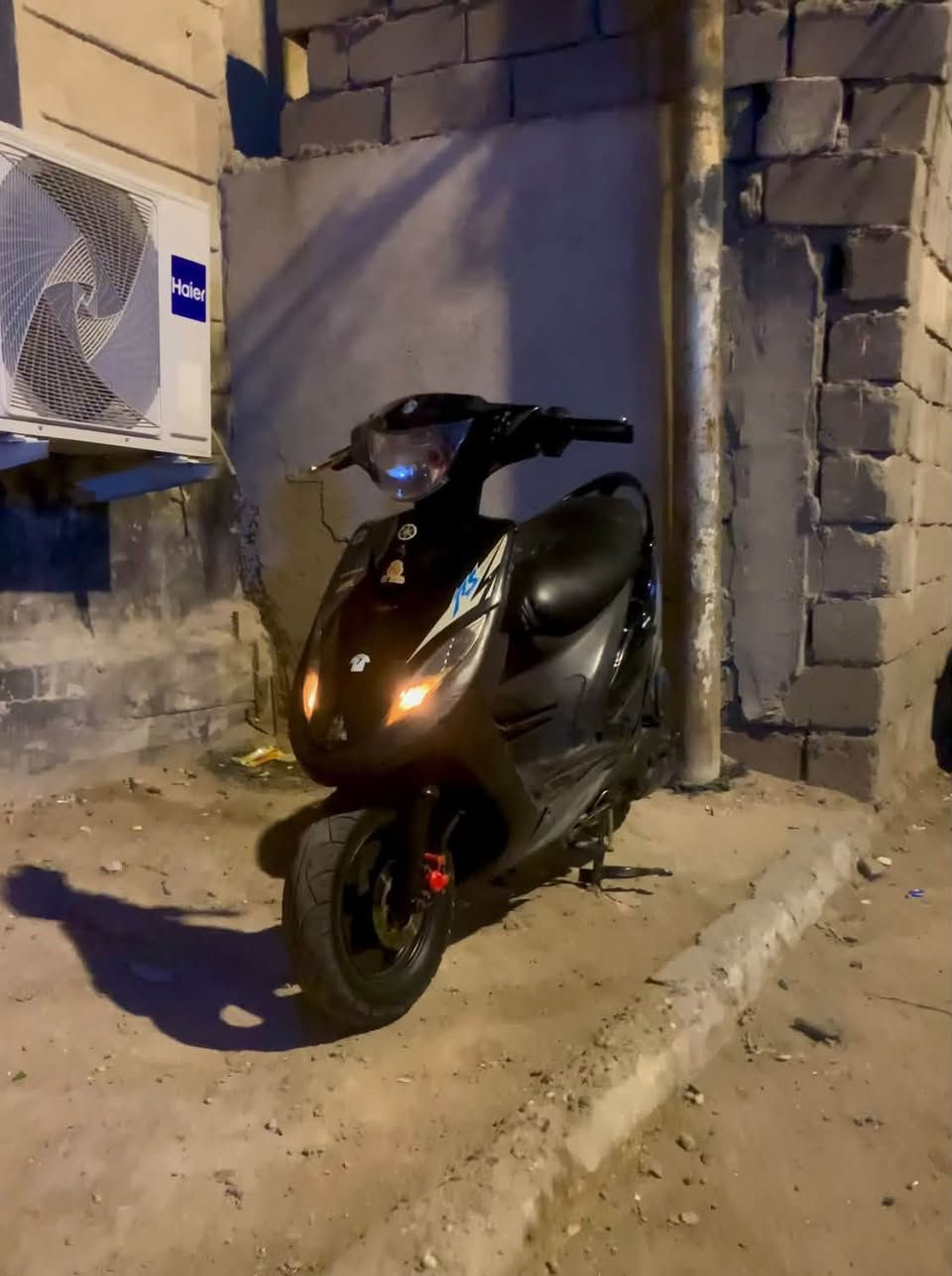 دراجه ماكس نضيفها الدراجه مكينه خرسه بلادي ما مفتوحه كهربائيات كلها شغاله الدراجه بيها اوراق منفيست وصل شراء الدراجه سعرها700وبيها مجال للشراي مكاني بصره عاليه تواصل***********

نص مكتوب في الصور:
- 34 2:39 22 أغسطس 8:57 م
- 35 2:39 22 أغسطس 8:57 م