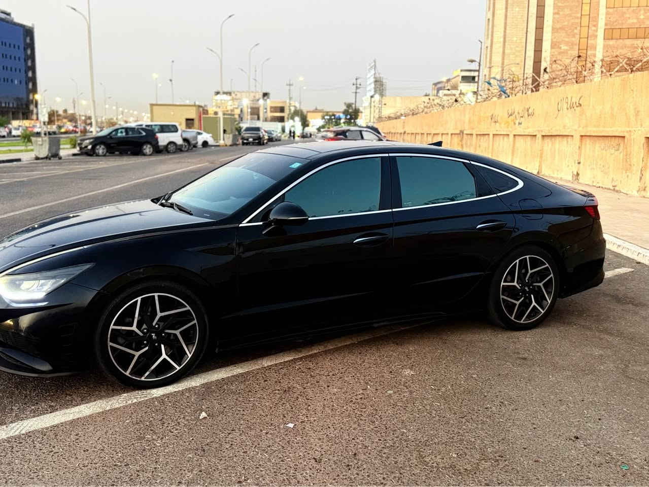 هيونداي سوناتا ان لاين موديل (2021) معوقين عندي وكاله عامة 
وارد امريكي حادث جاملغ بنيد مرفوقه ب صور 
الموصفات فولل اللخير 1/1 
محرك 2.5 تيربو 
الموصفات :
تشغيل عن بعد دخول +ذكي 
حساسات اماميه خلفيه 
رادار امامي خلفي توقف ذاتي 
لايت زنون 
هاند بريك كهرباء 
شاشه ديجتال متصلة
شاشه تدعم كاربلي 
كاميرات 3 وضعيات 
انارة داخلية 
شفتات مثبت سرعة 
اوامر صوتية + وضعيات قيادة 
شاحنة هاتف 
مقاعد سبورت جلد + مختم بحرف N
تبريد تدفئة مع مناخين مفنصلين 
سعرة 155 وبيها مجال المكان البصرة 
اتصل (***********) البصرة, العراق
