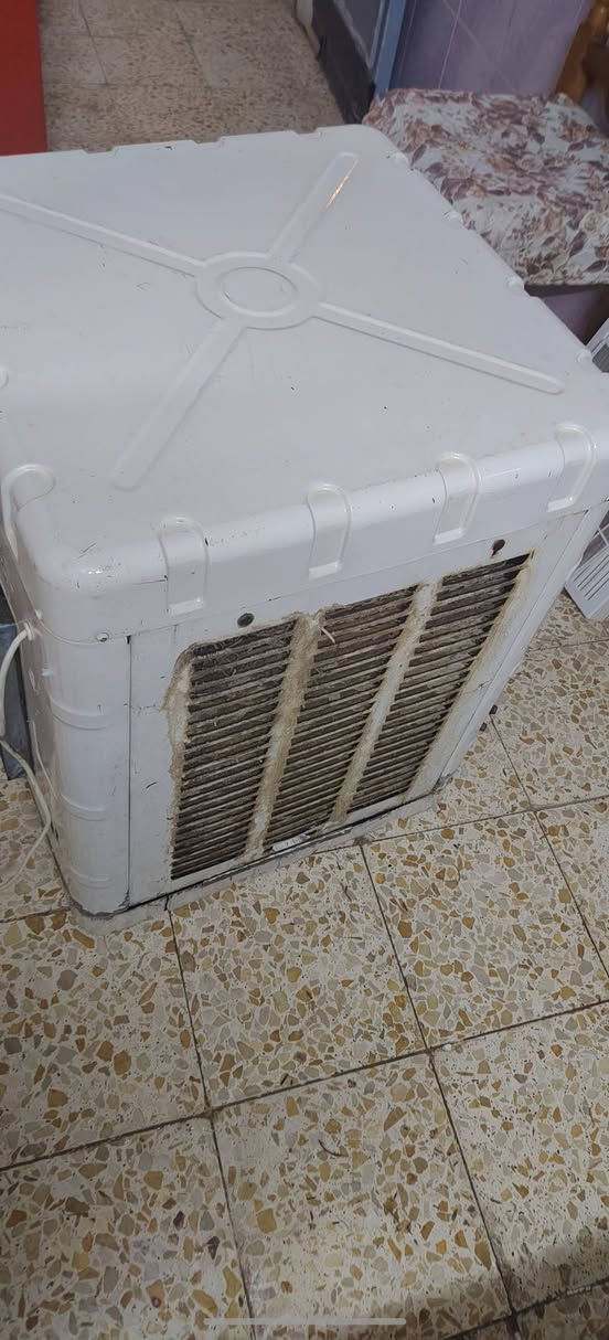 ديوان عشر متر أكثر سفنج ٨٠ إلف مبرده كلشي شغال واتربم دبل نضيفه مع حلفات ماناقصه شي سعر ٧٥ رقمي *********** عنوان كركوك قرب العلوه
