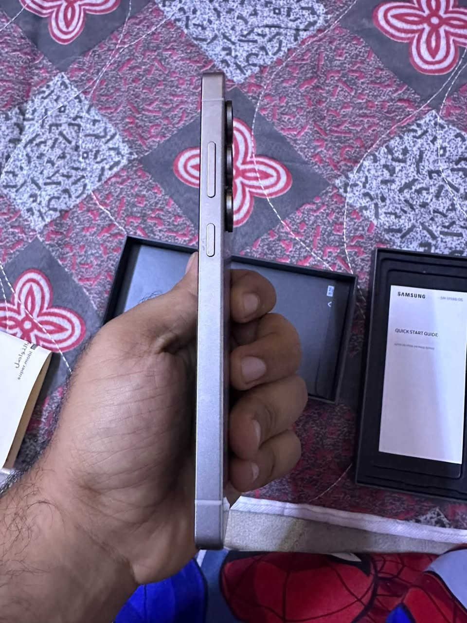 سلام عليكم الترا 25 جهاز جديد ونضيف وشخط مابيها يعني كفاله وشرط الفحص كارتونه موجود ويا شاحنه وجهاز يخبل 
عنواني بصره 
رقمي ***********

نص مكتوب في الصور:
- الخميس، ١٧ أيلول ٨:٥٤ One UI 8.5 برنامجك محدث.