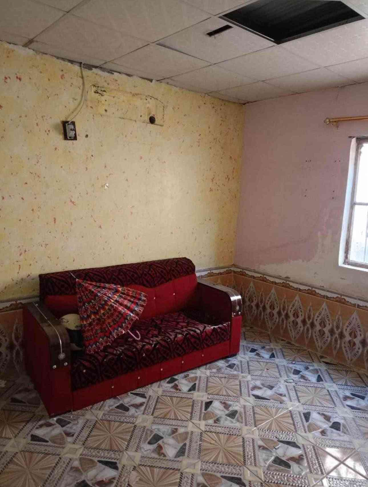 السلام عليكم بيت للايجار في النجيبية خلف دائرة الكهرباء 
يحتوي البيت على حديقة بمساحة كبيرة وحديقة خلفية 
حمام خارجي 
ديوان خارجي ٤*٥ 
صالة 
مطبخ 
غرفتين 
رقم الهاتف *********** 
اجار البيت ٢٥٠ بالشهر وبي مجال قليل البصرة, العراق
