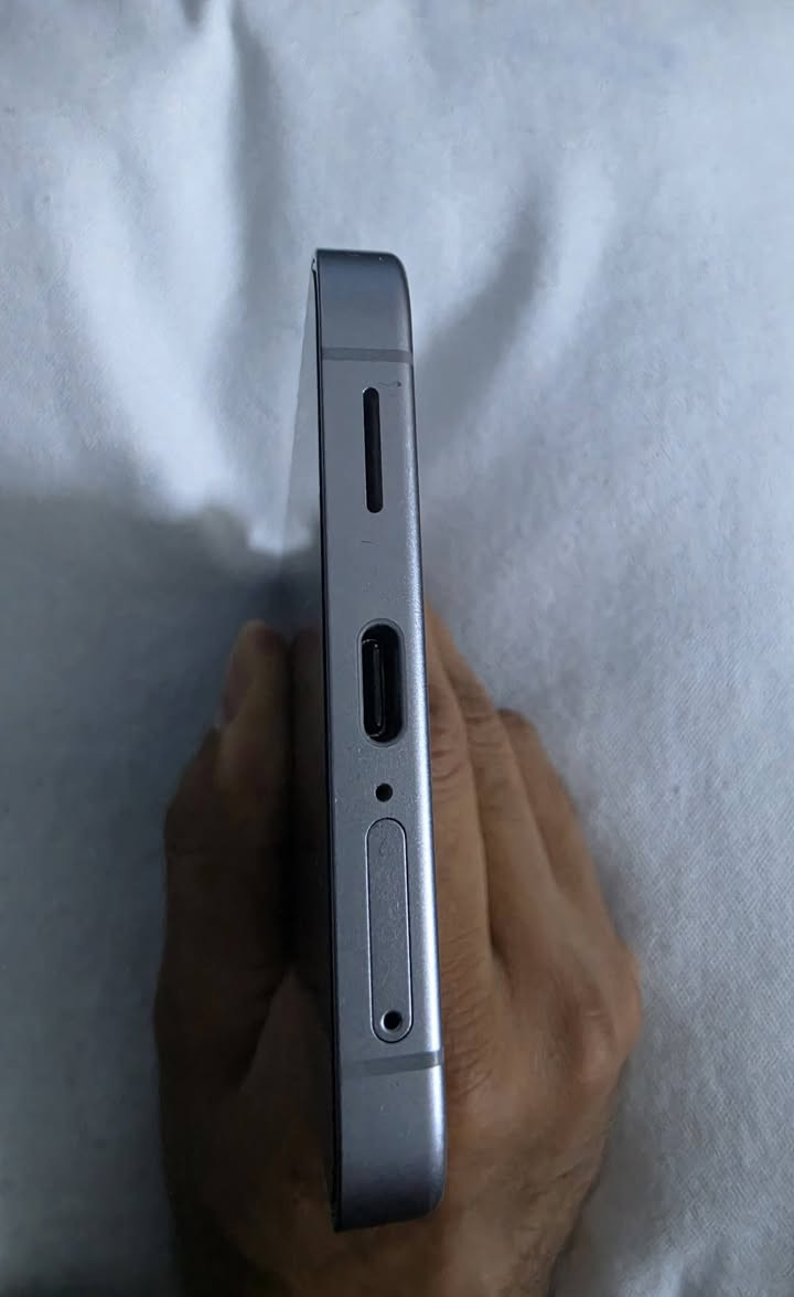 السلام عليكم
سامسونغ galaxy S25 FE مستخدم اقل السنة كلش نظيف لا شخط ولا خدش ولا داخل صيانة، لون ازرك ذاكره ٢٥٦ غراضة كاملة وانطي ويا كفرات بلاش، رايدة ب٦٥٠ الف وبي مجال بسيط.
***********
