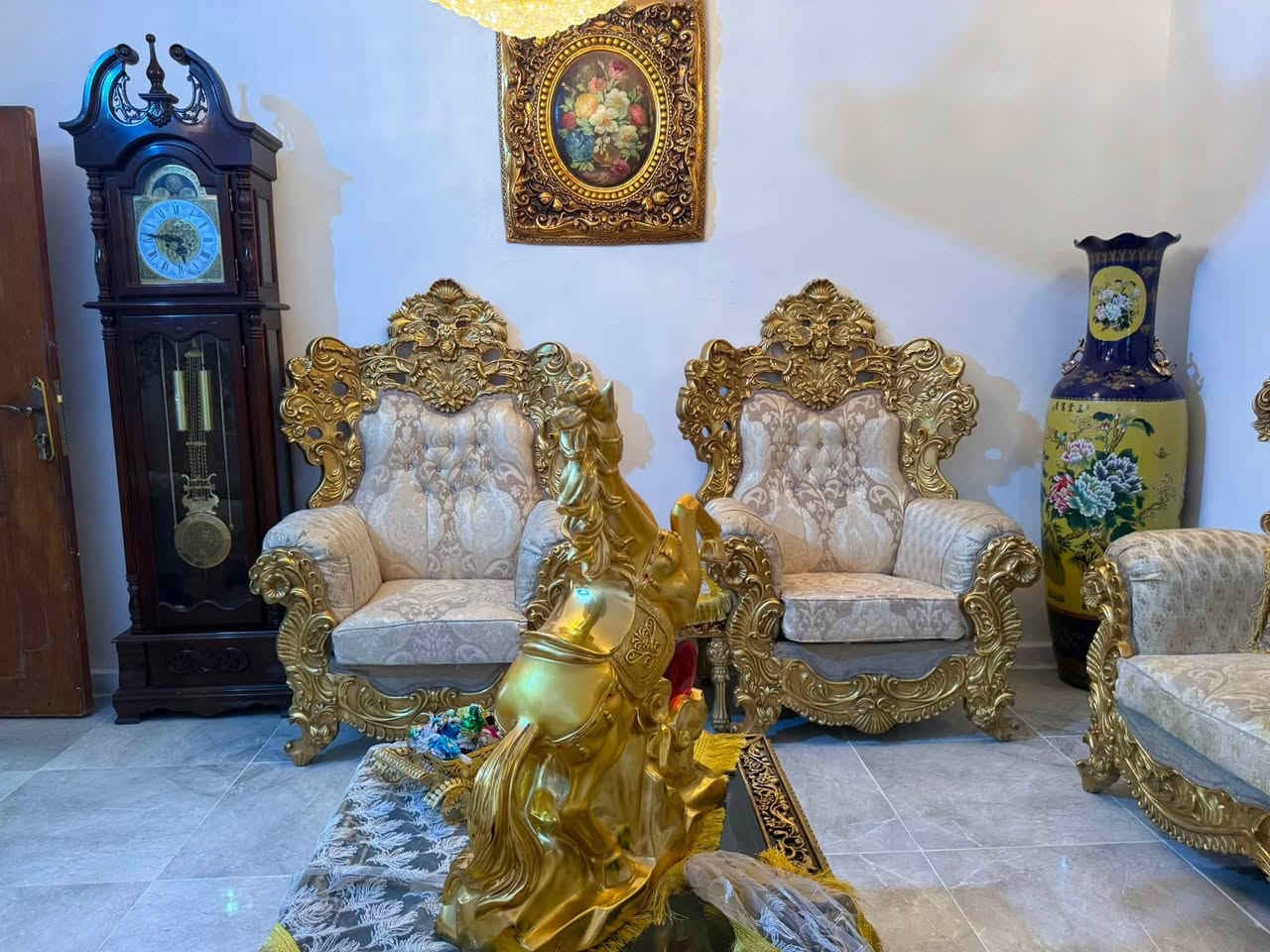 بيع تخم ملكي هوه والطبلات يجي السعر 800 وبي مجال بسيط المكان بغداد الرقم ***********
