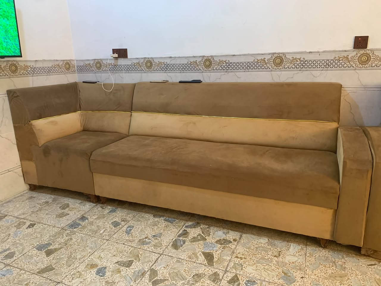 السلام عليكم ديوان للبيع بسعر جداً مناسب شرط دوشمه جديده وكلشي جديد ومابي اي كسر او اي ضرر شك بسيط بي ومبين بالصور واضح كلش زين مكانه صلاح الدين تكريت / السعر 225 قفله 200 مابي اي مجال بعد 
رقم الهاتف ***********
صلاح الدين تكريت شارع الباشا
