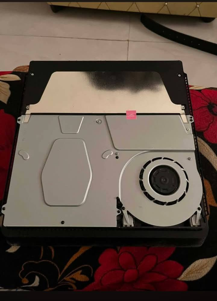 السلام عليكم بلي فور سلم مهكر مستخدم مرتين فقط الجهاز نضيف جدا وياه يدات2وعندي دركسون v900مستخدم مرتين فقط مكان الرمادي تواصل ***********
