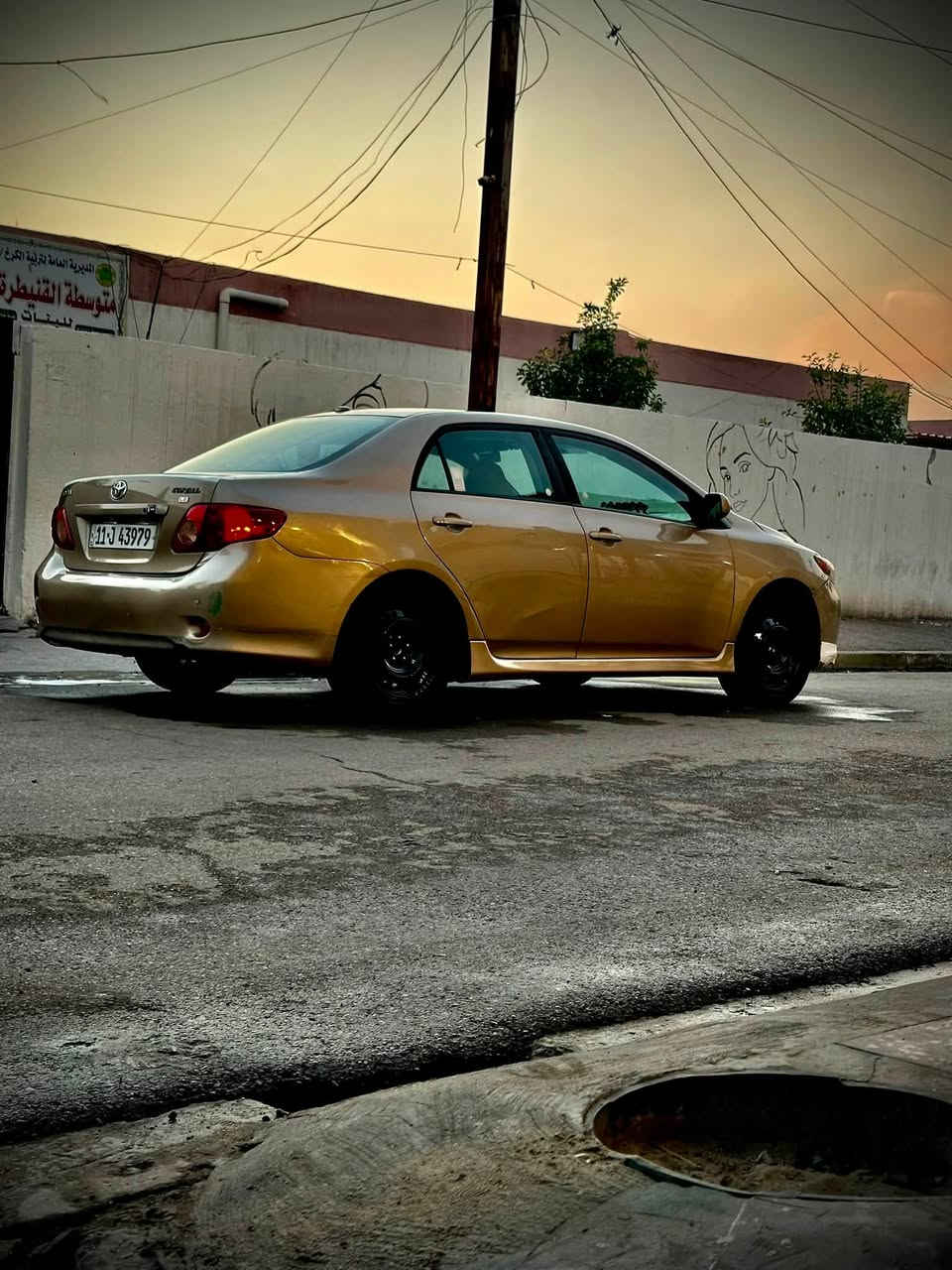 السلام عليكم كورلا موديل 2009مصبوغه عام اثر جراد اي نقص مابيه كامله تخم تاير حداديه امامي خلفي كله جديد داخله نضيف كلش حادثه باب خلفي عكس السايق عارضه ب 80وبيه مجال للبيع فقط للستفسار *********** مكاني بغداد ساحه عدن
