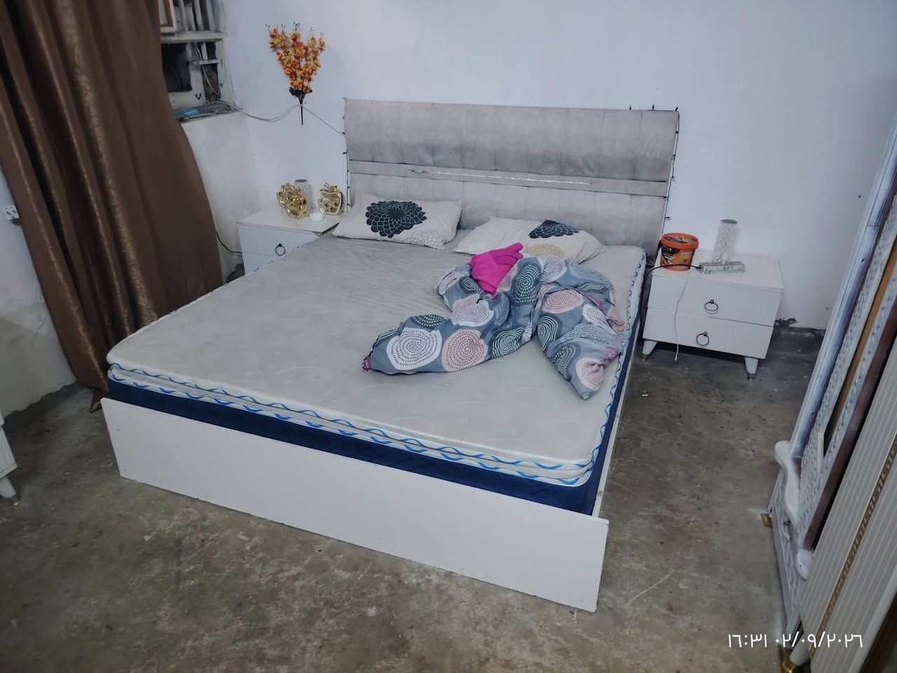 سلام عليكم غرفه مستعنله للبيع سعرهه 350 بيهه ضرر قليل فقط جرارره وحده متواجد فقط واتساب ***********
