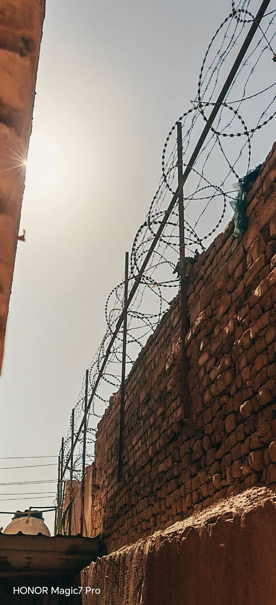 سلام عليكم
للبيع شائك حلزوني الامريكي  مع شائك المجلفن زائد زواية الحديد الطول الكلي ٢٢ متر جاهز فقط ينشد الاستفسار مراسلة فقط واتساب ***********@ الجميع

نص مكتوب في الصور:
- HONOR Magic7 Pro