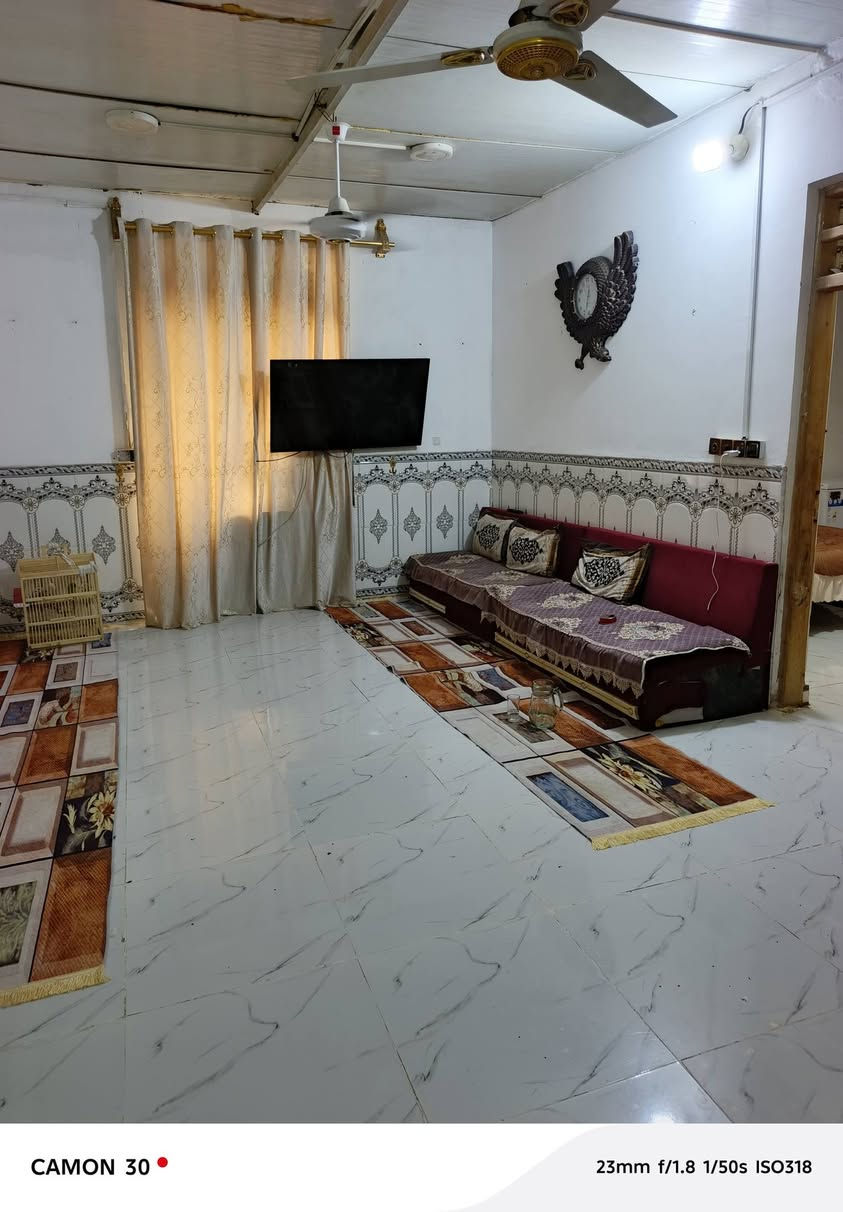 دار للبيع المساحه 250 متر البتلو صب البناء بلوك السقف سندويج قرب شارع بيت چليب الشارع صب قريب جدا على الشارع العام تتكون الدار من غرفتين نوم وصاله ومطبخ للاستفسار الاتصال على الارقام التاليه ***********
***********
