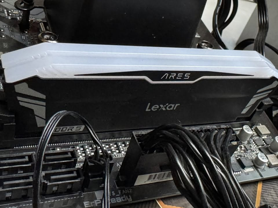 قطع للبيع نضافه ٩٩
معالج و بورد و رامات وكارت شاشه  قطع جدد استعمال ٣ اشهر فقط 

R5 9600x  مع مبرد هوائي هديه 

B650 gigabyte 

32 6400 cl 32 

Rx9060xt 16g nitro plus 

للبيع كلهم ب ١٥٥٠ وبيهم مجال بسيط  

للعلم كل العلب موجوده 

توصيل داخل بغداد فقط 

***********
